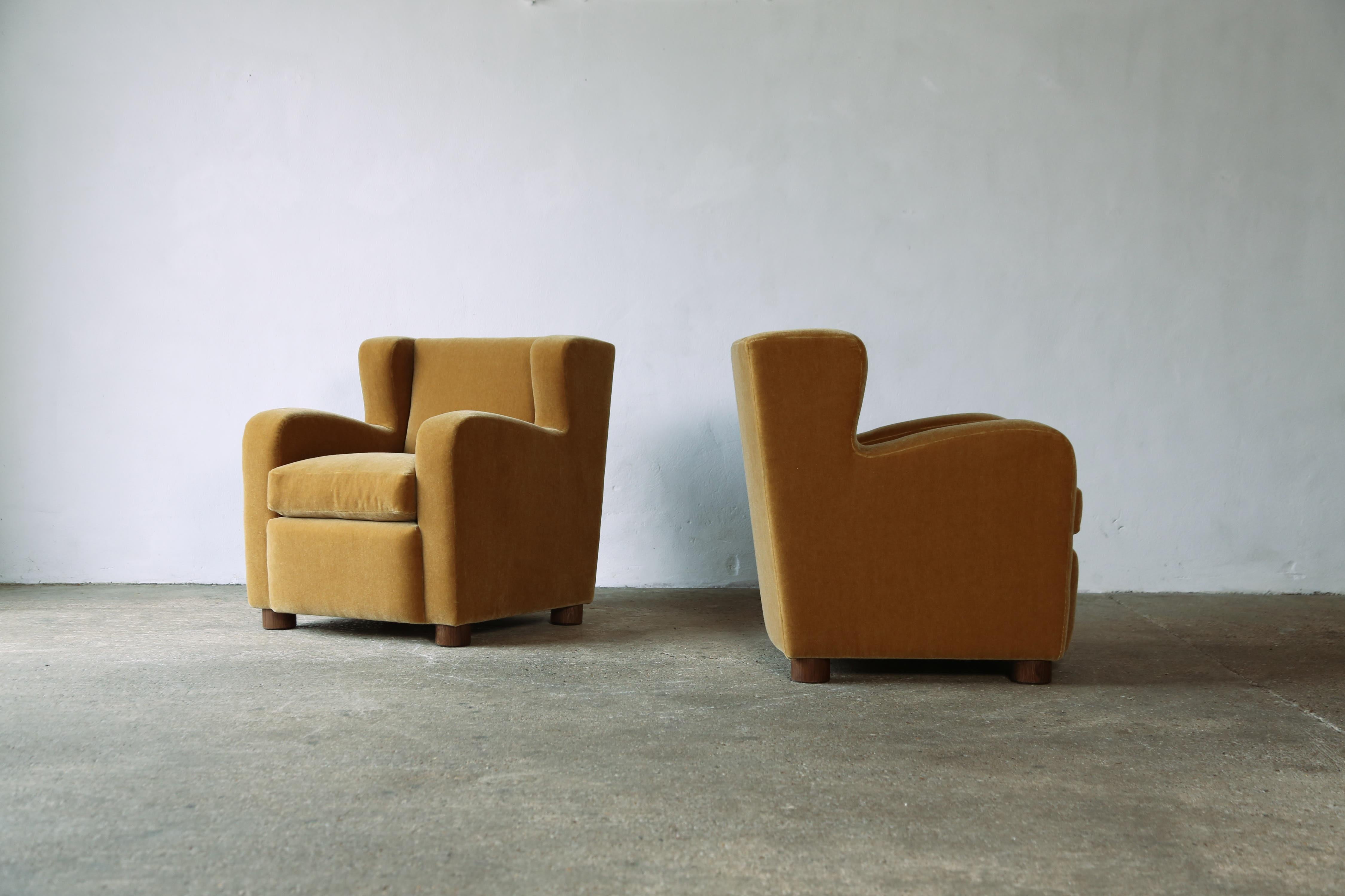Außergewöhnliches Paar Sessel, gepolstert mit reinem Mohair im Angebot 3