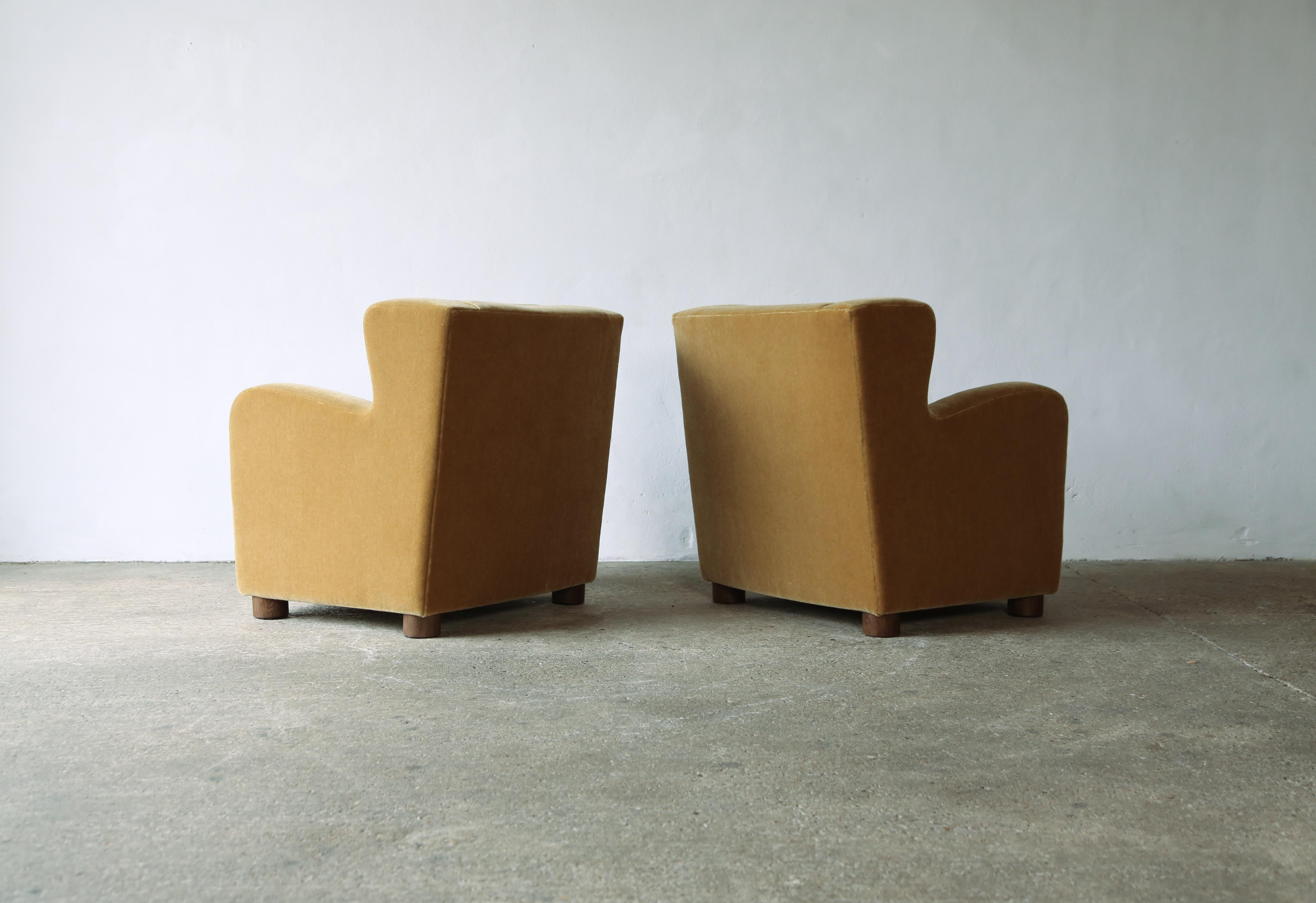 Außergewöhnliches Paar Sessel, gepolstert mit reinem Mohair im Angebot 6