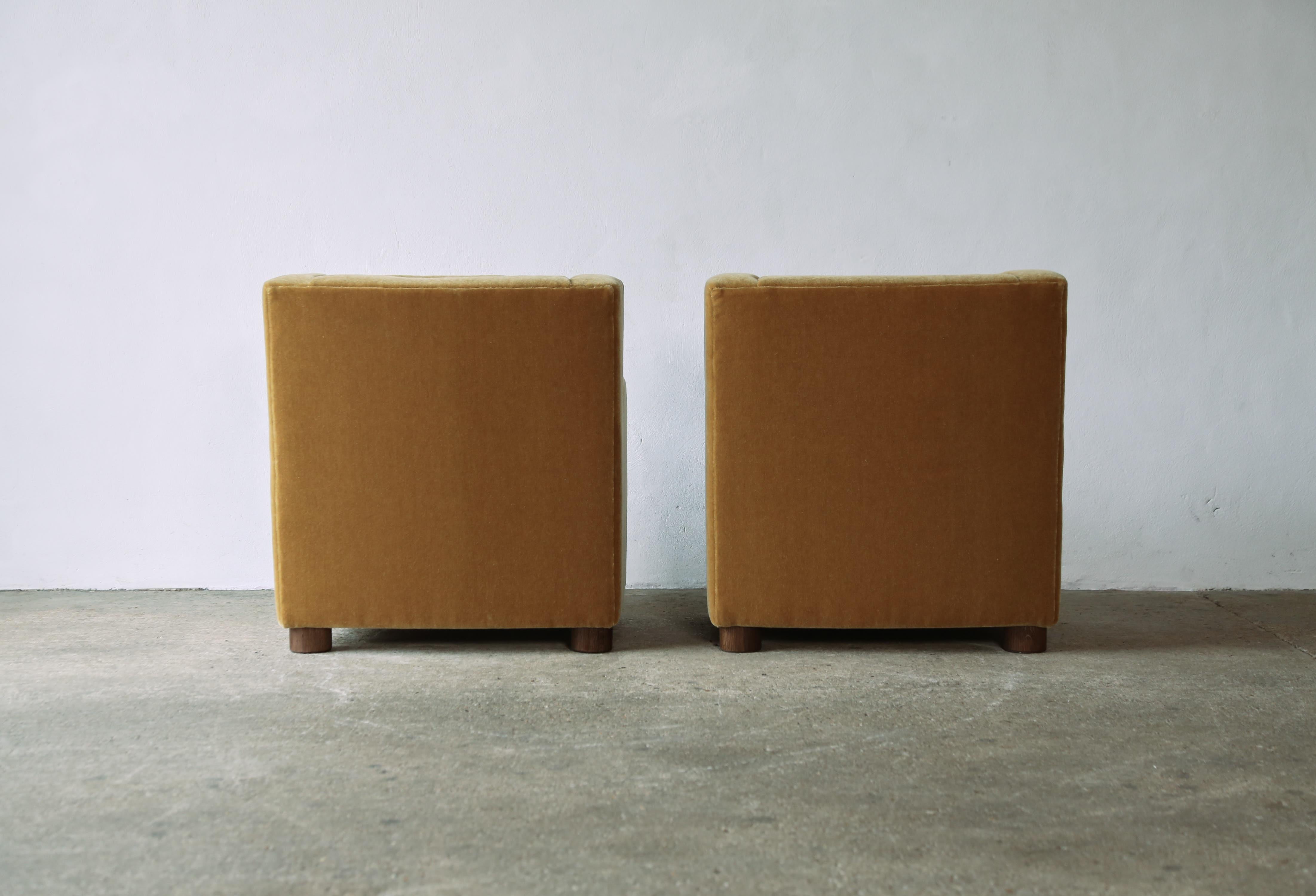 Außergewöhnliches Paar Sessel, gepolstert mit reinem Mohair im Angebot 7