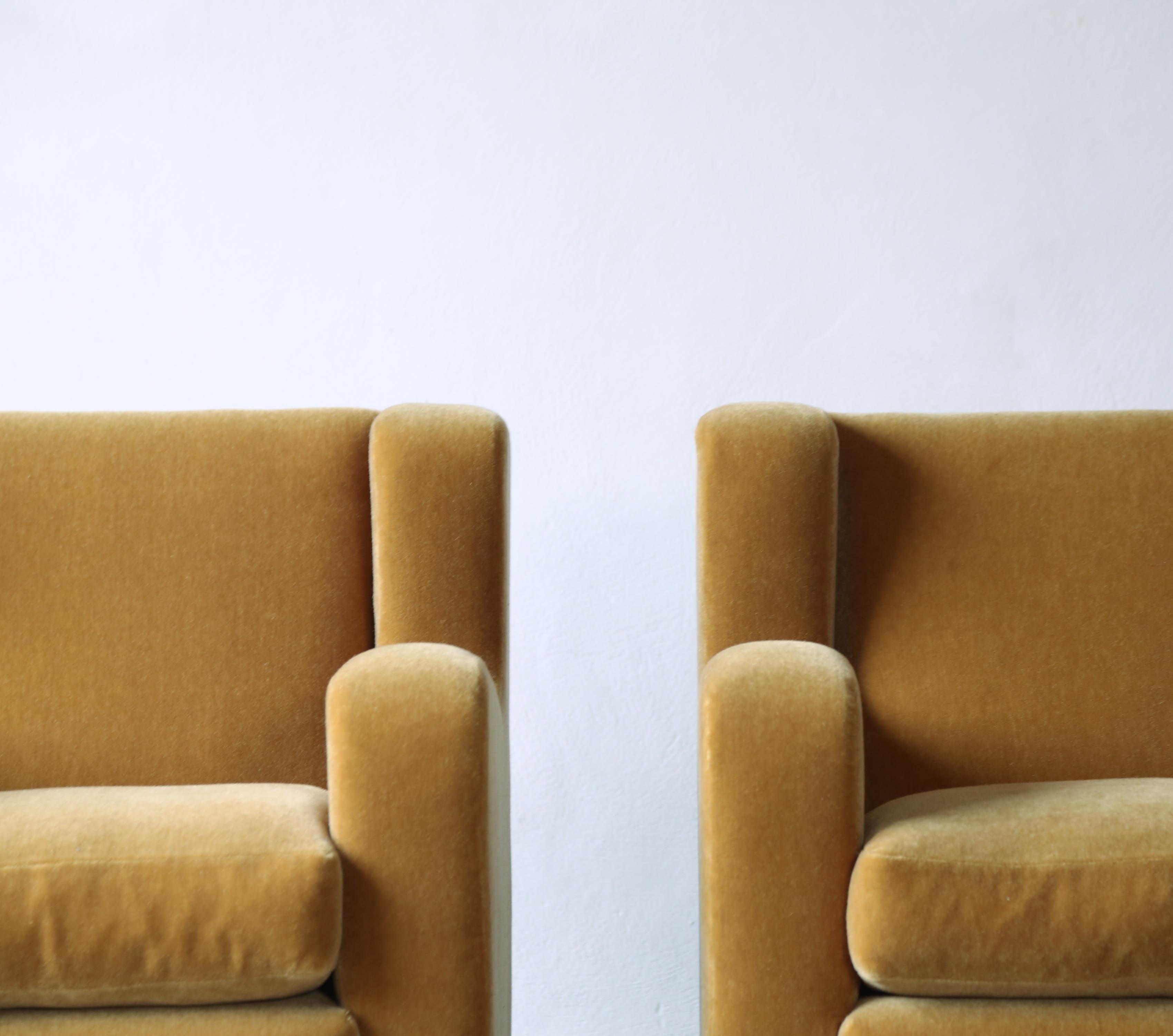Contemporary Exceptional Pair of Arm Chairs, Upholstered in Pure Mohair For Sale