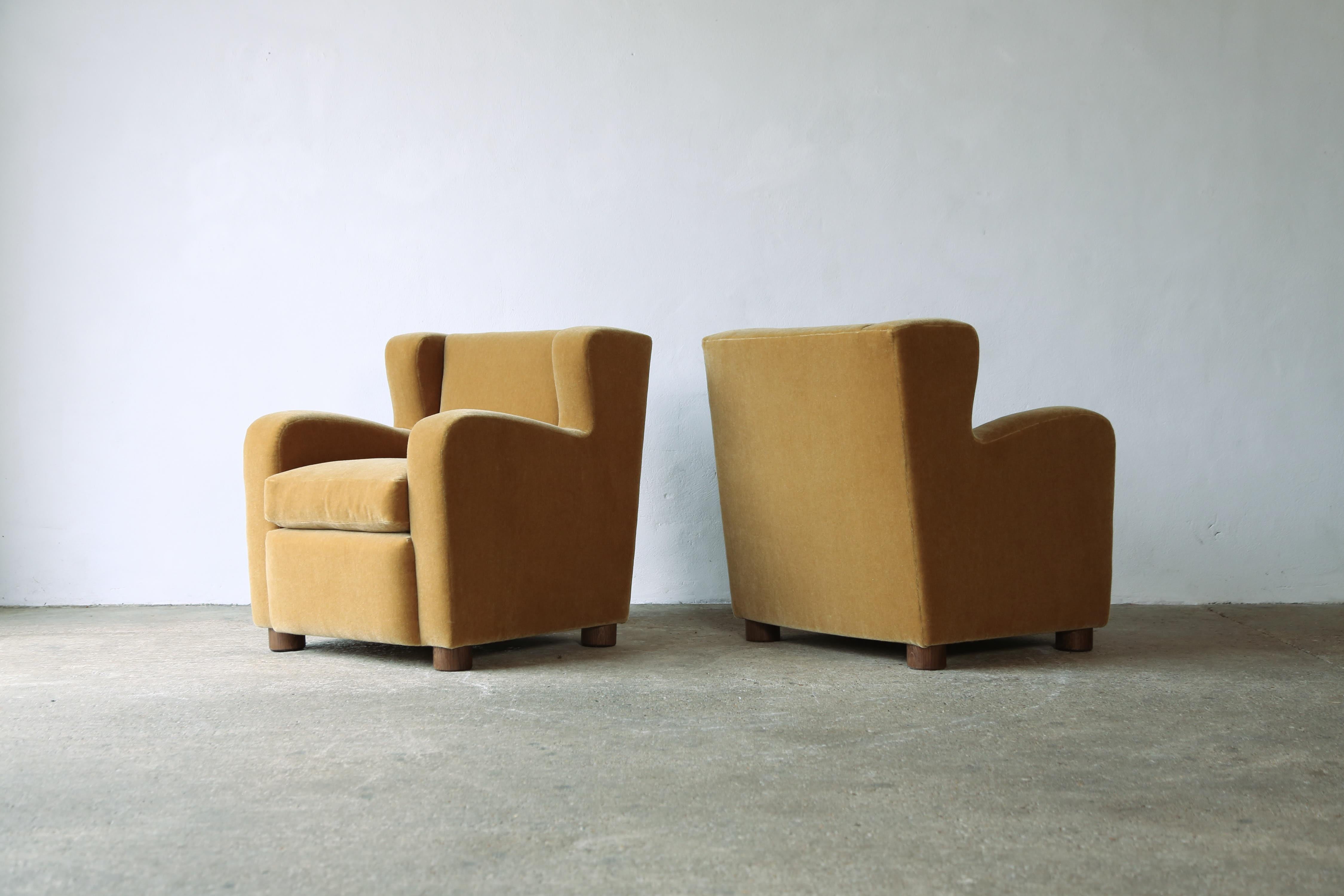 Außergewöhnliches Paar Sessel, gepolstert mit reinem Mohair im Angebot 1