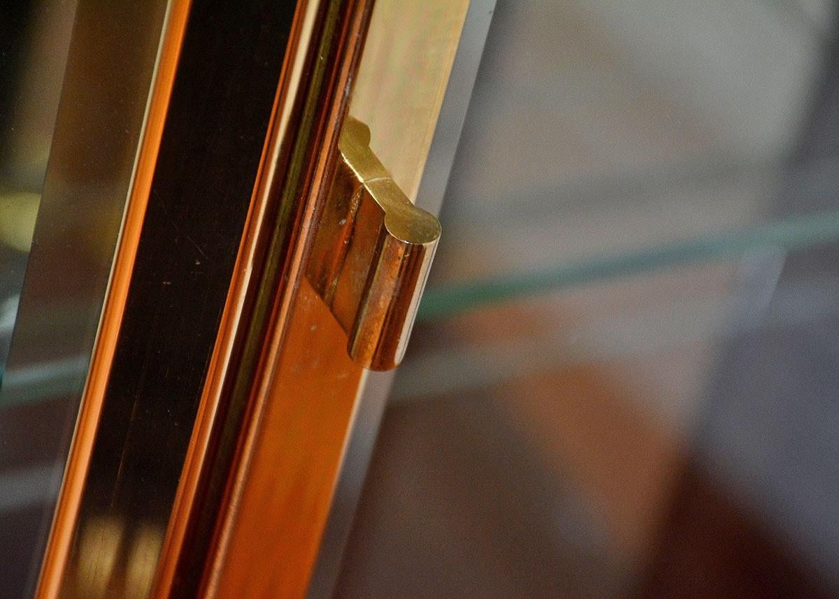 Late 20th Century Exceptional Pair of Black Lacquered and Brass Display Cabinets by Henredon