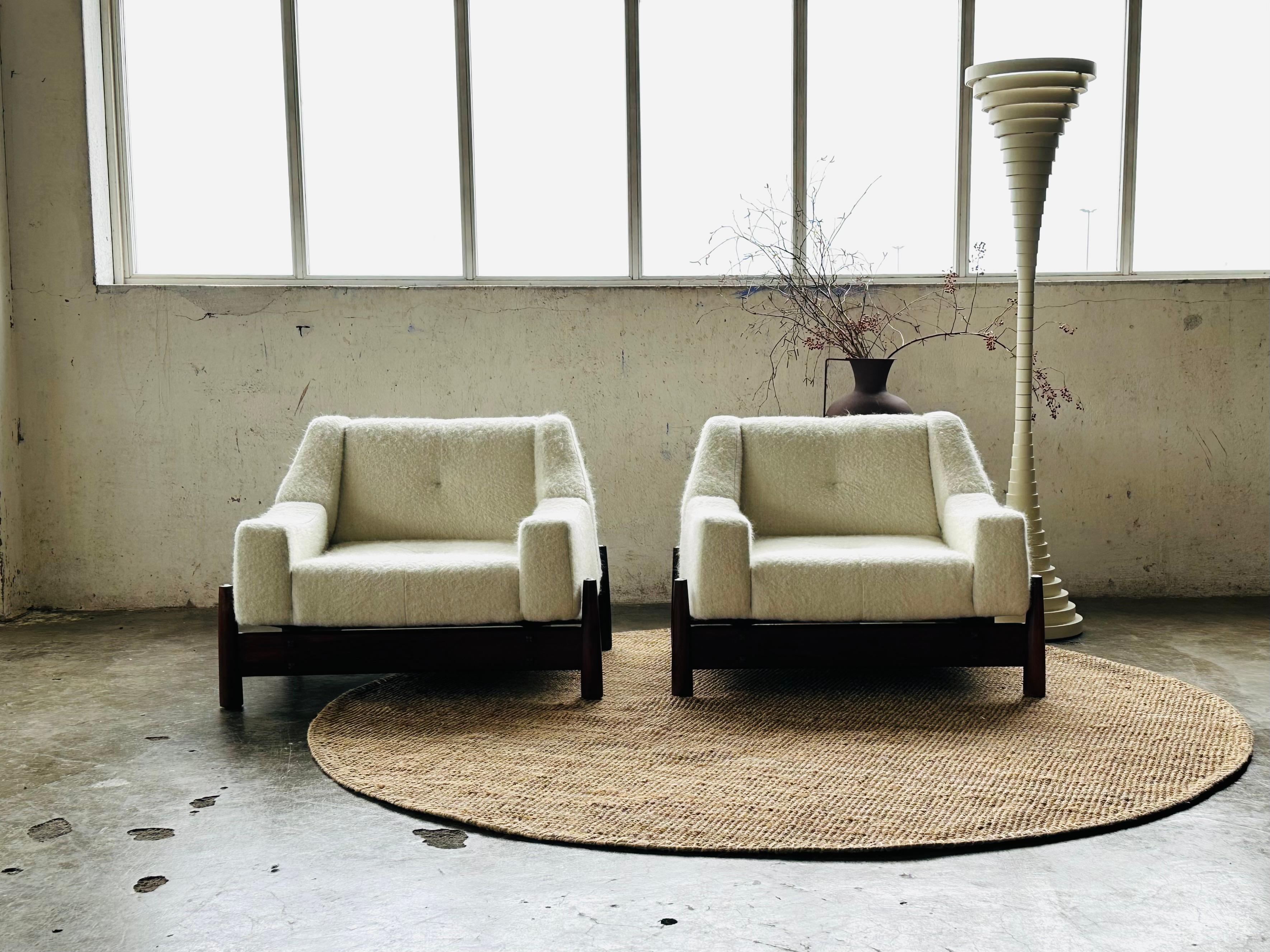 Exceptional Pair of Brazilian Lounge Chairs by Móveis Cimo, 1950s For Sale 12