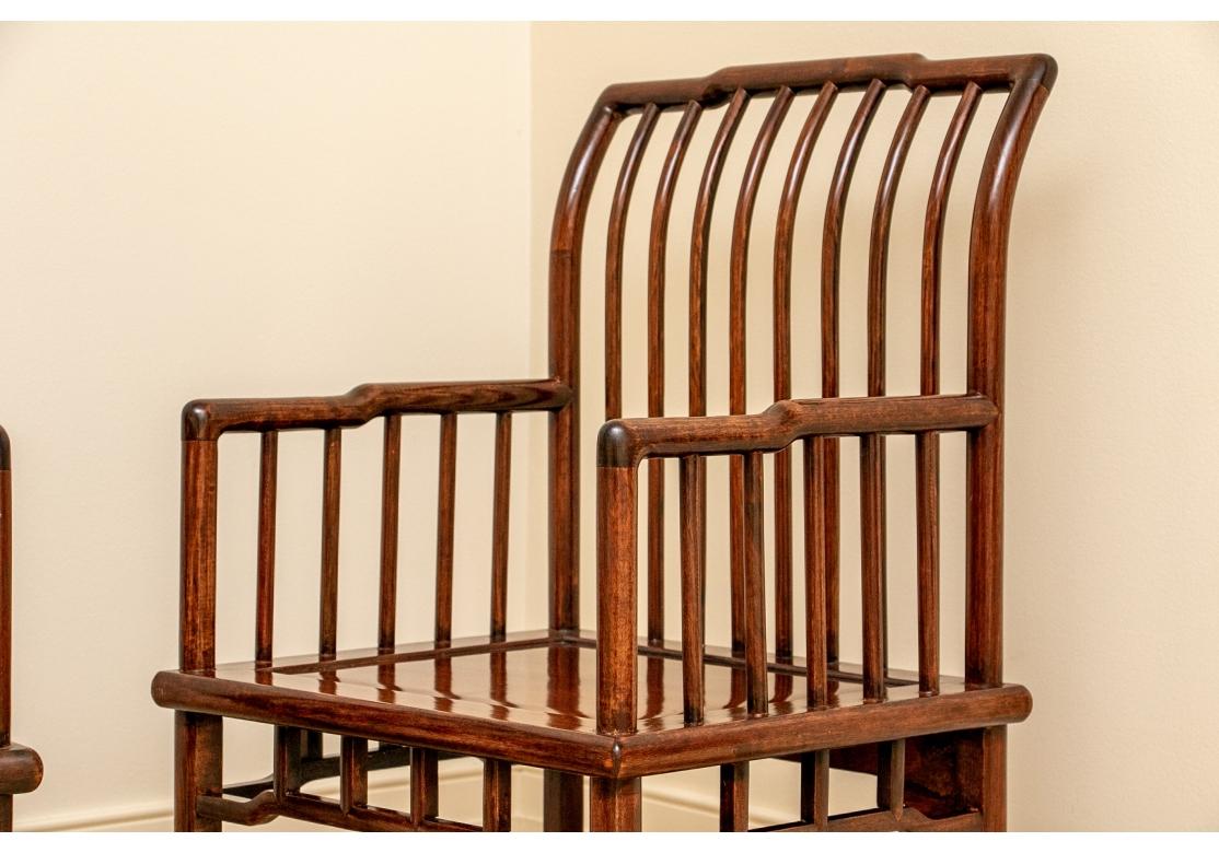 Außergewöhnliches Paar chinesischer Sessel (Ende des 20. Jahrhunderts) im Angebot