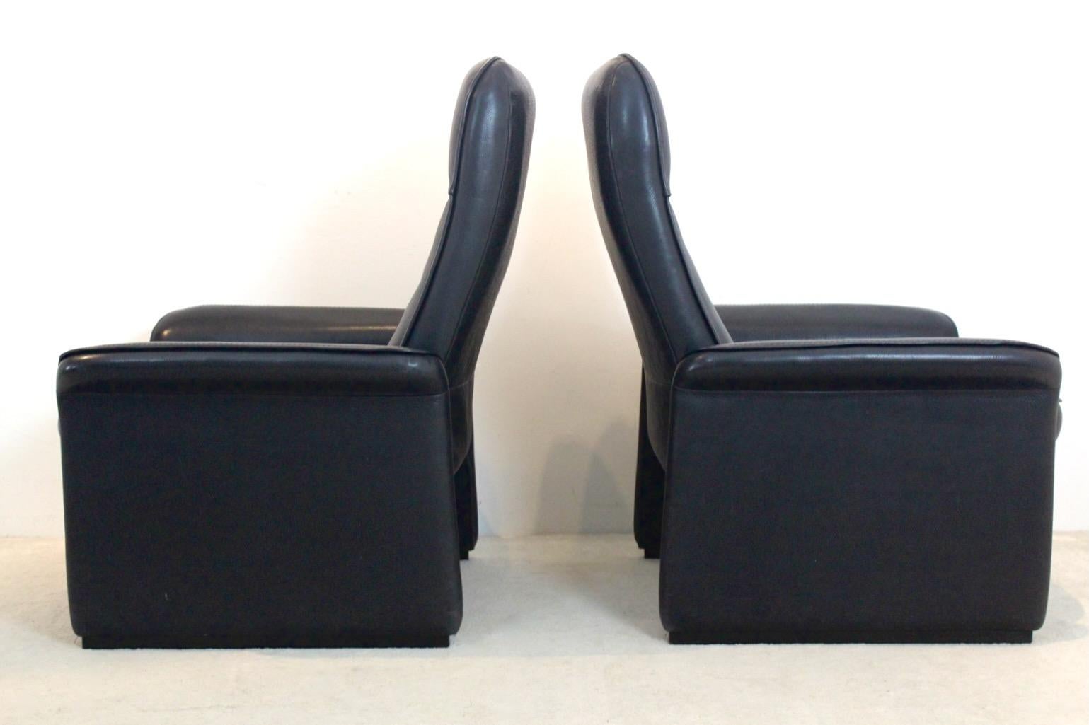 Mid-Century Modern Exceptionnelle paire de chaises longues et d'ottomans réglables De Sede DS-50 en vente