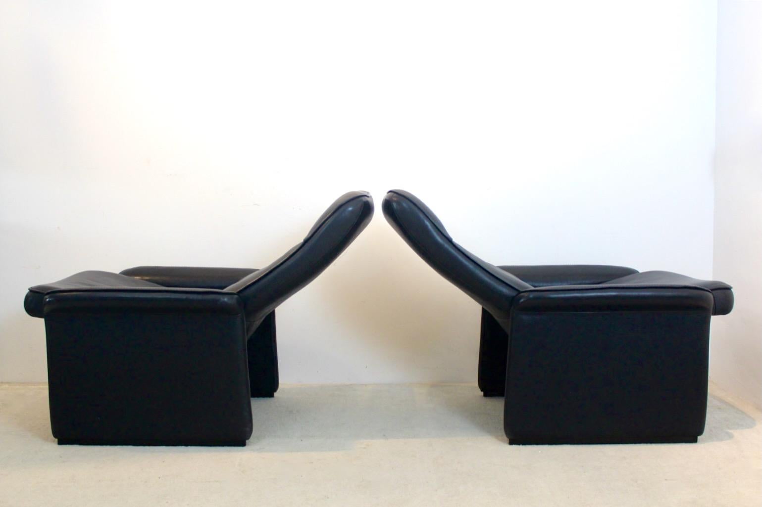 Suisse Exceptionnelle paire de chaises longues et d'ottomans réglables De Sede DS-50 en vente