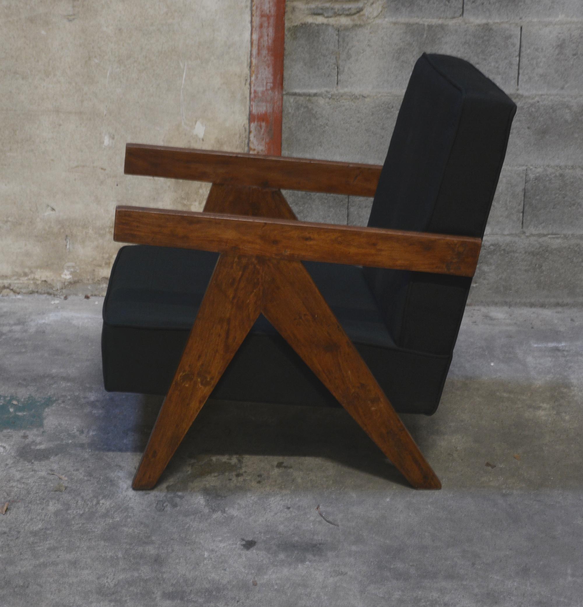 Exceptional pair of Easy Armchairs by Pierre Jeanneret In Fair Condition For Sale In BREST, FR