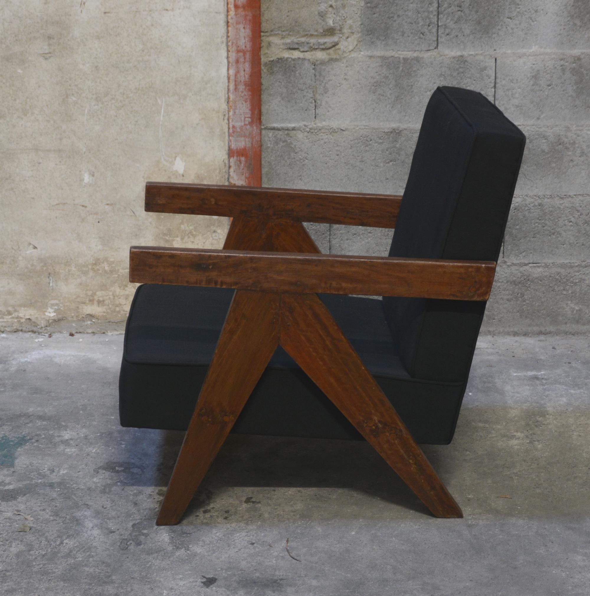 Exceptional pair of Easy Armchairs by Pierre Jeanneret For Sale 1