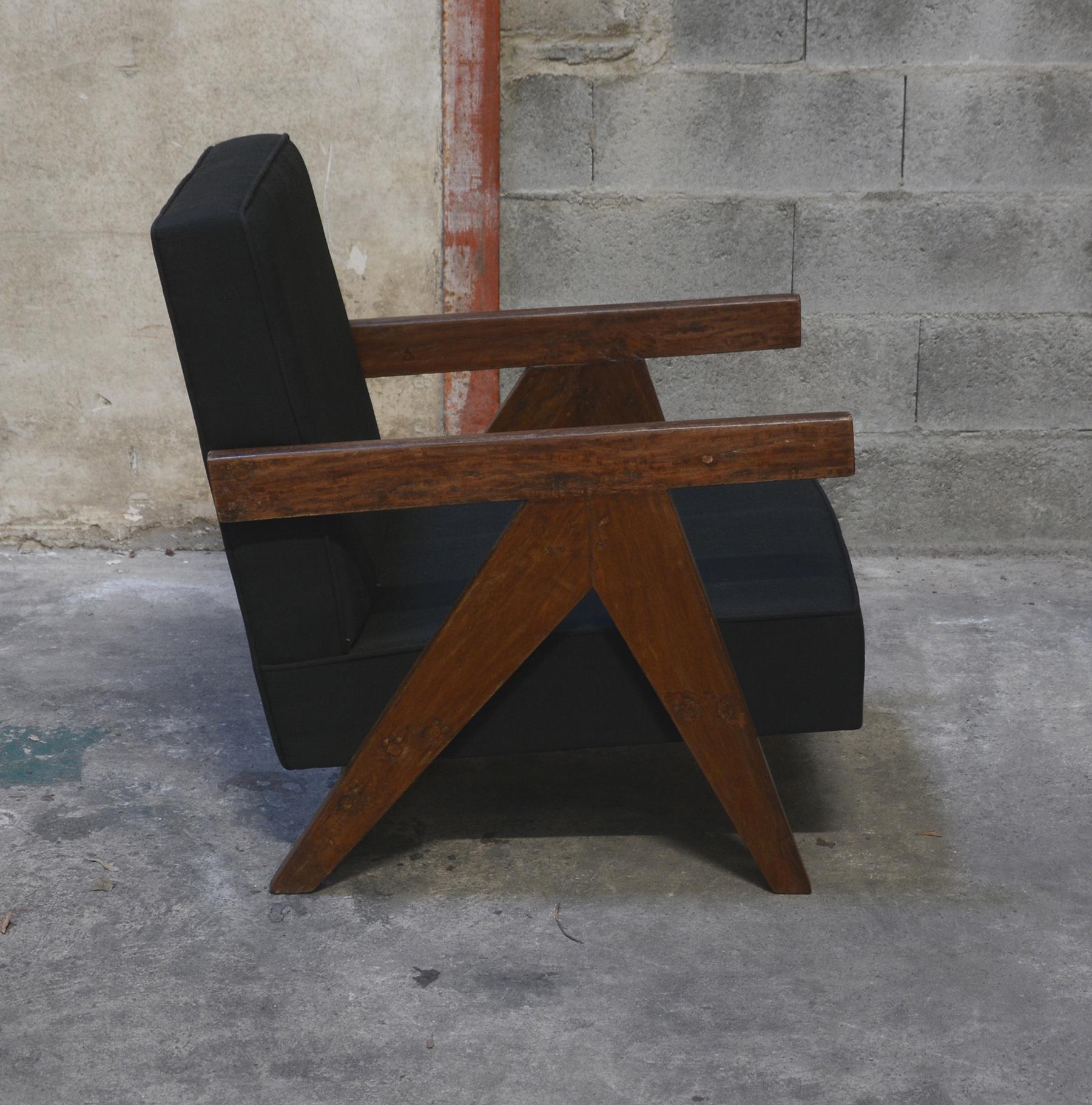 Exceptional pair of Easy Armchairs by Pierre Jeanneret For Sale 2