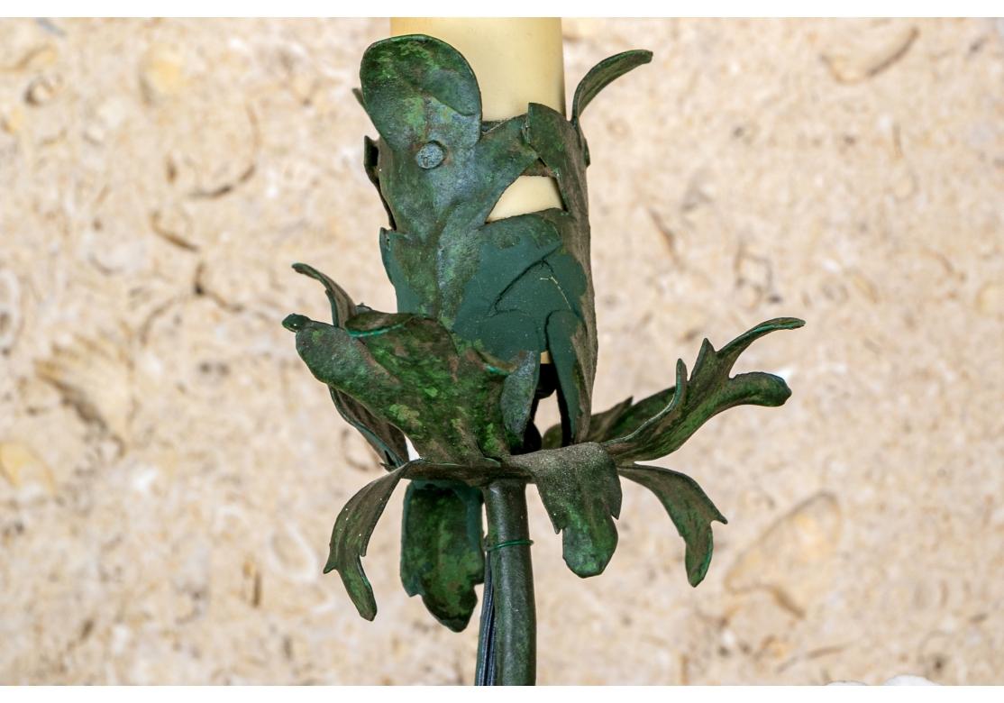 Excepcional Pareja De Apliques Eléctricos Con Flores De Porcelana en venta 3