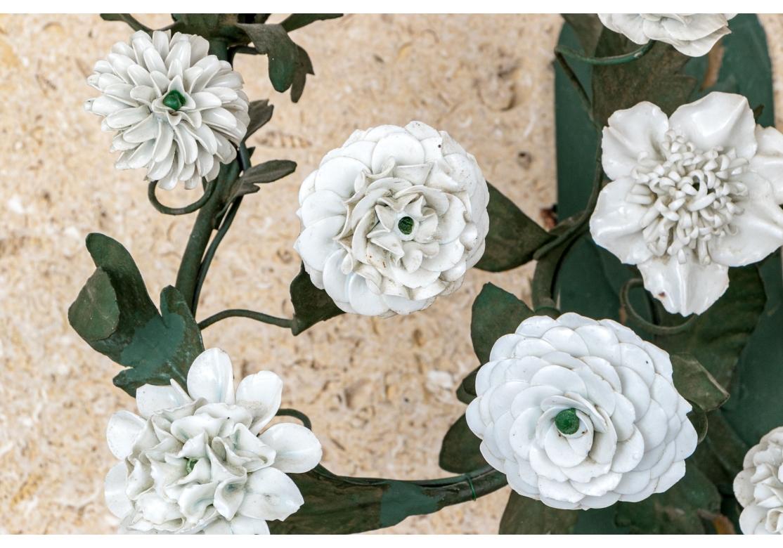 Excepcional Pareja De Apliques Eléctricos Con Flores De Porcelana Italiano en venta
