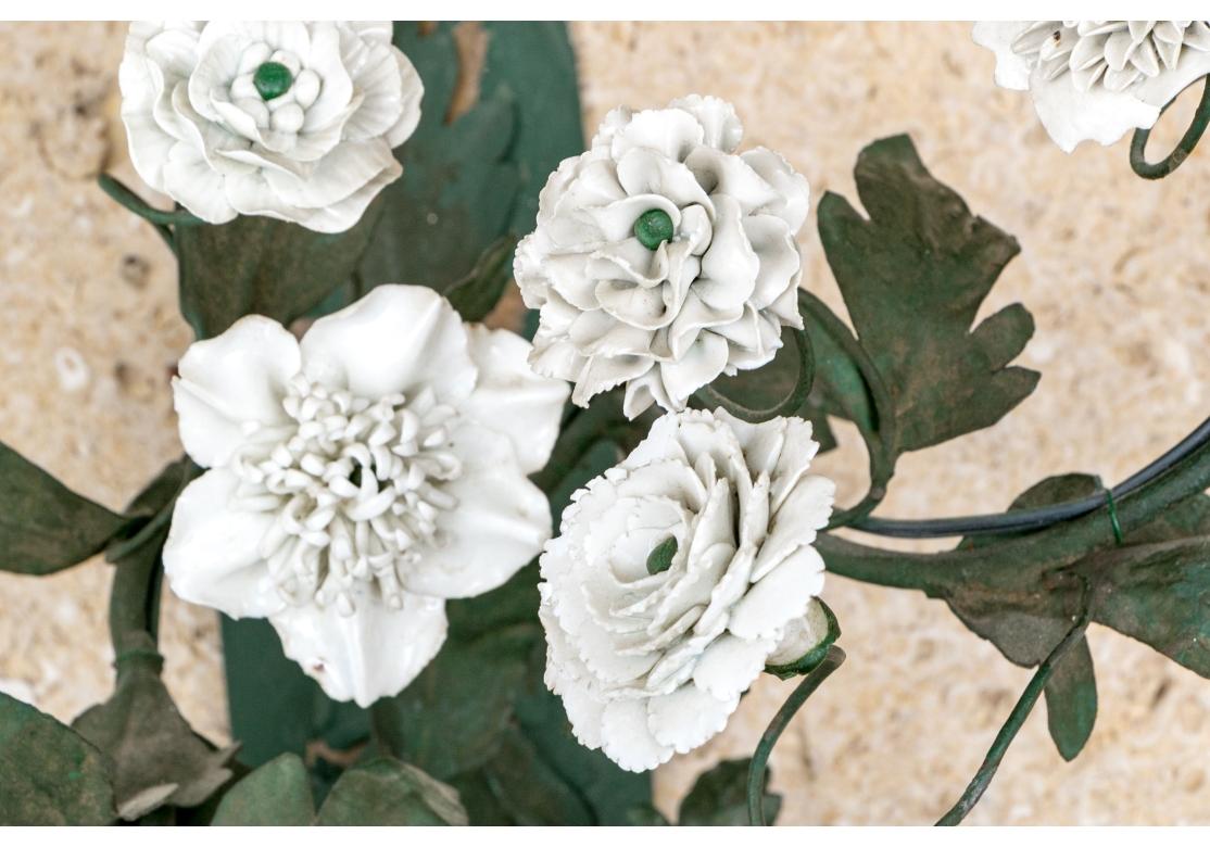 Excepcional Pareja De Apliques Eléctricos Con Flores De Porcelana Pintado en venta