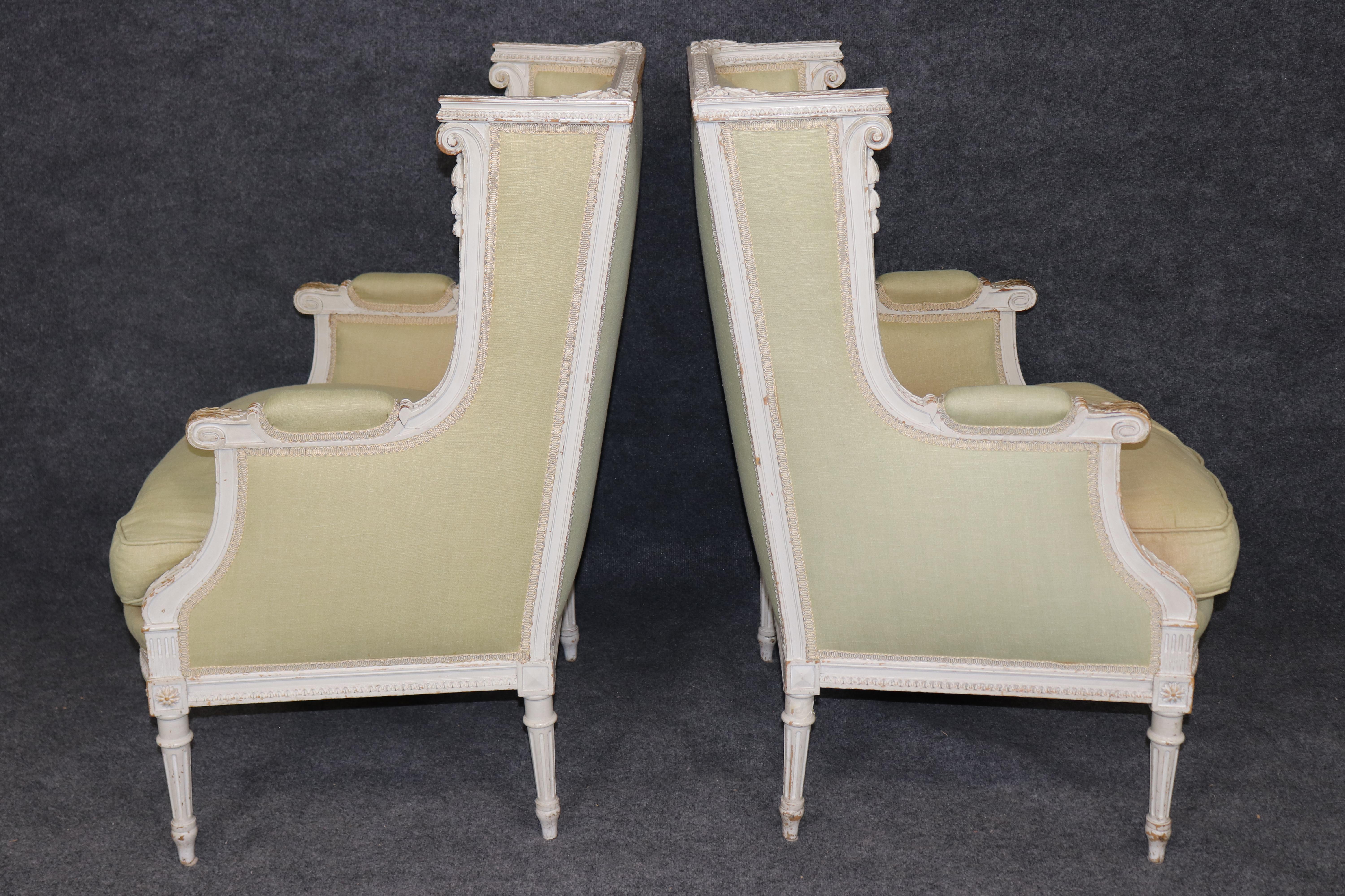 Exceptional pair of French Louis XVI Style Creme Painted Bergere Chairs In Good Condition For Sale In Swedesboro, NJ