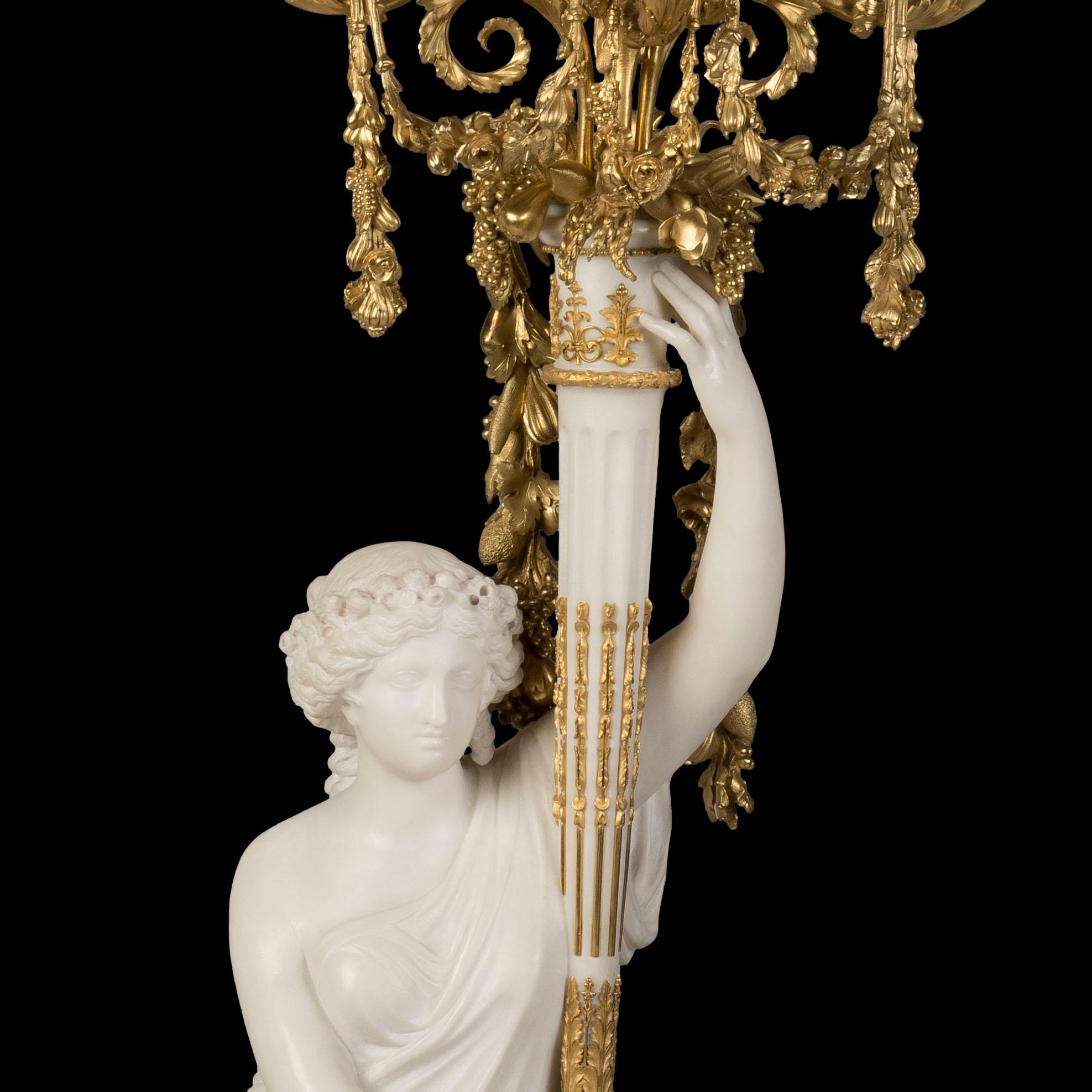 Français Exceptionnelle paire de candélabres français en marbre montés en bronze doré par Sormani de Paris en vente