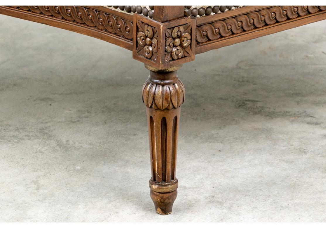 Exceptionnelle paire de bergères françaises entièrement sculptées en vente 6