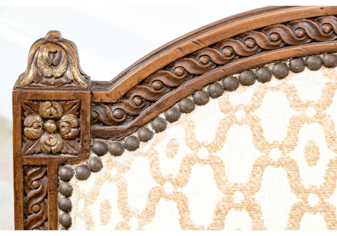 20ième siècle Exceptionnelle paire de bergères françaises entièrement sculptées en vente