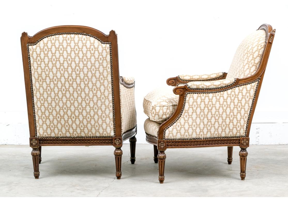 Tissu Exceptionnelle paire de bergères françaises entièrement sculptées en vente