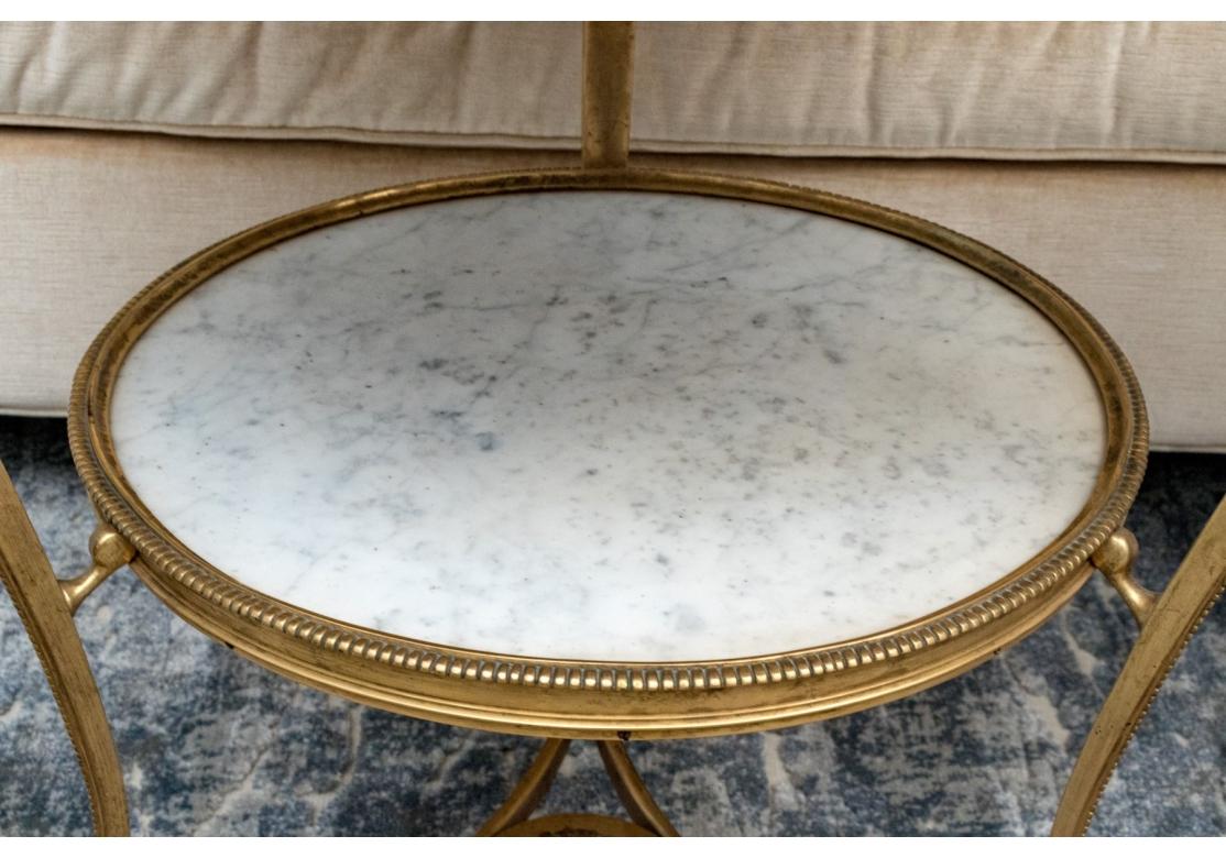 Exceptionnelle paire de tables de Gueridon en bronze doré et marbre en vente 1