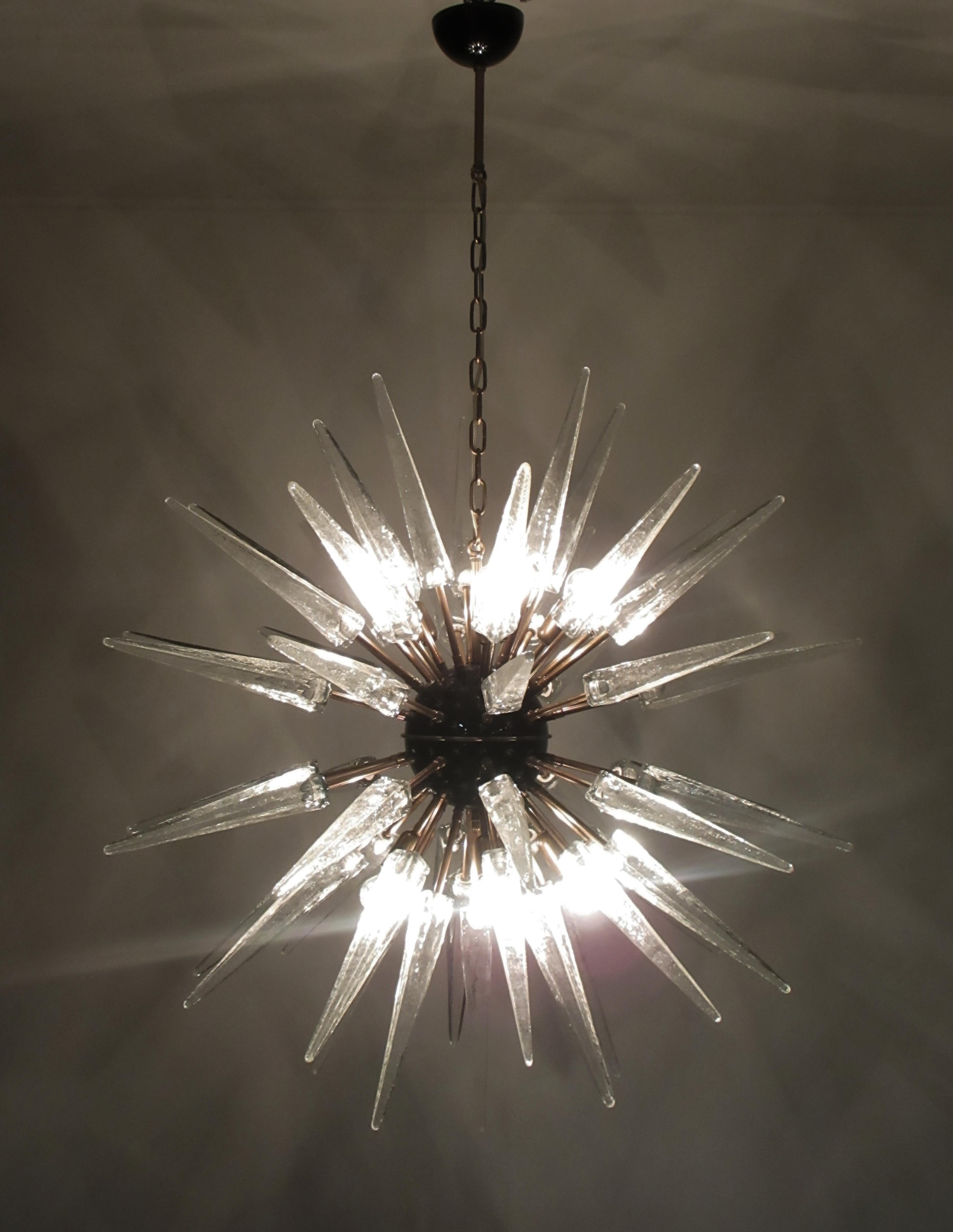 Italian Sputnik chandelier in a black and brass metal, 51 unobtainable transparent glass tips. Murano blown glass in a traditional way. 10-light points.
Period: Late 20th century
Dimensions: 55.10 inches (140 cm) height with chain, 37.40 inches