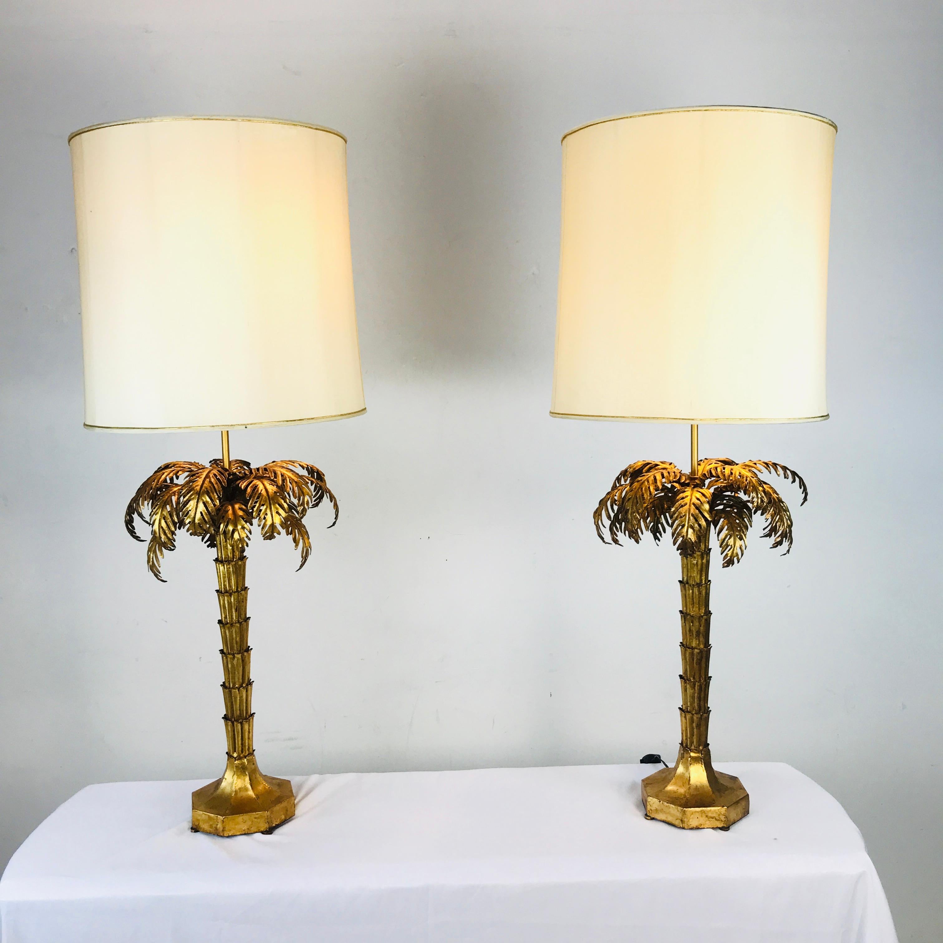 Exceptional pair of large scale gilded palm tree lamps from the 1960s. Excellent vintage condition; original wiring in good working condition. Measures 13