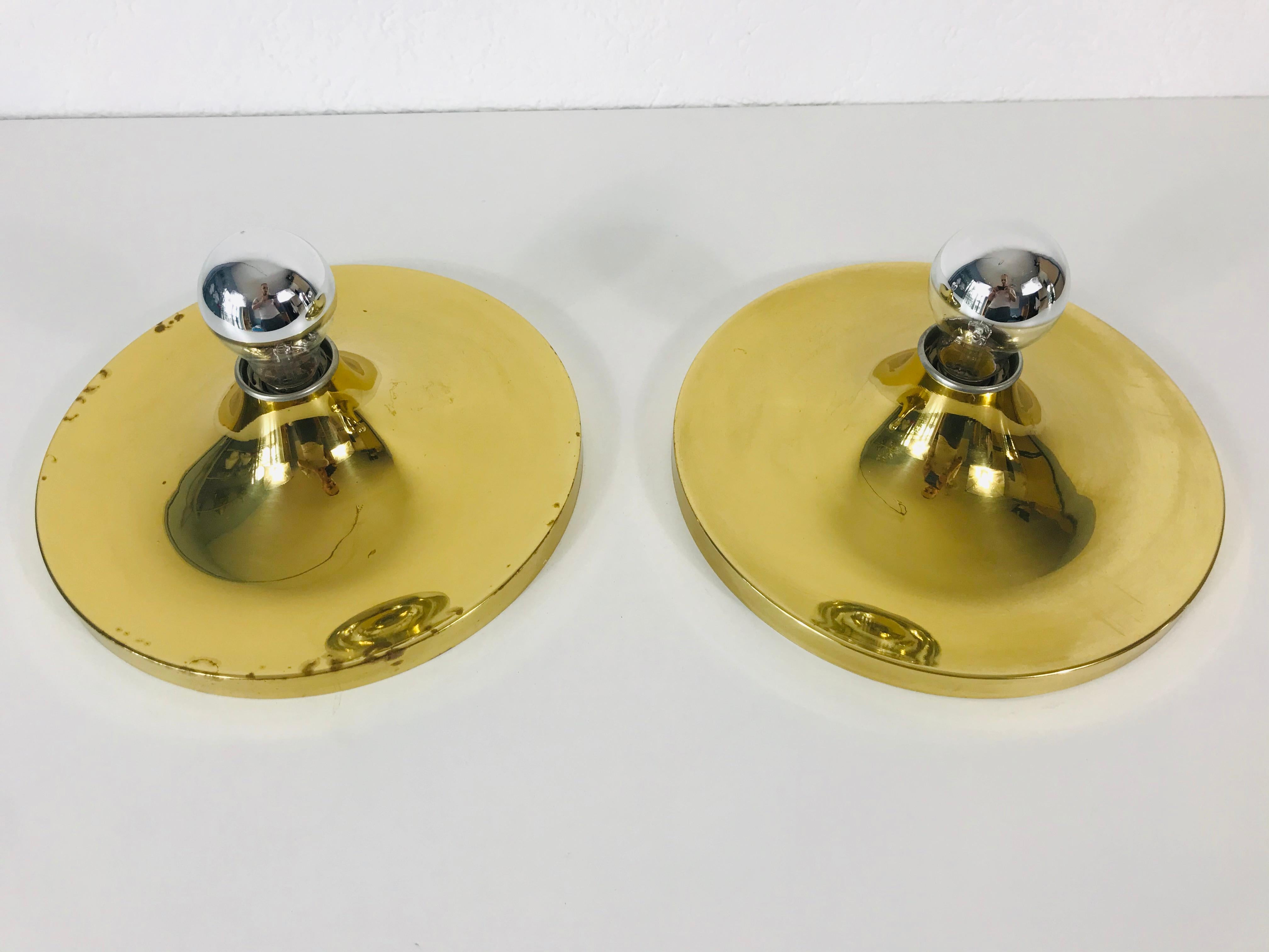 Exceptional Pair of Golden Mid-Century Modern Wall Lamps, 1960s, Germany In Good Condition For Sale In Hagenbach, DE