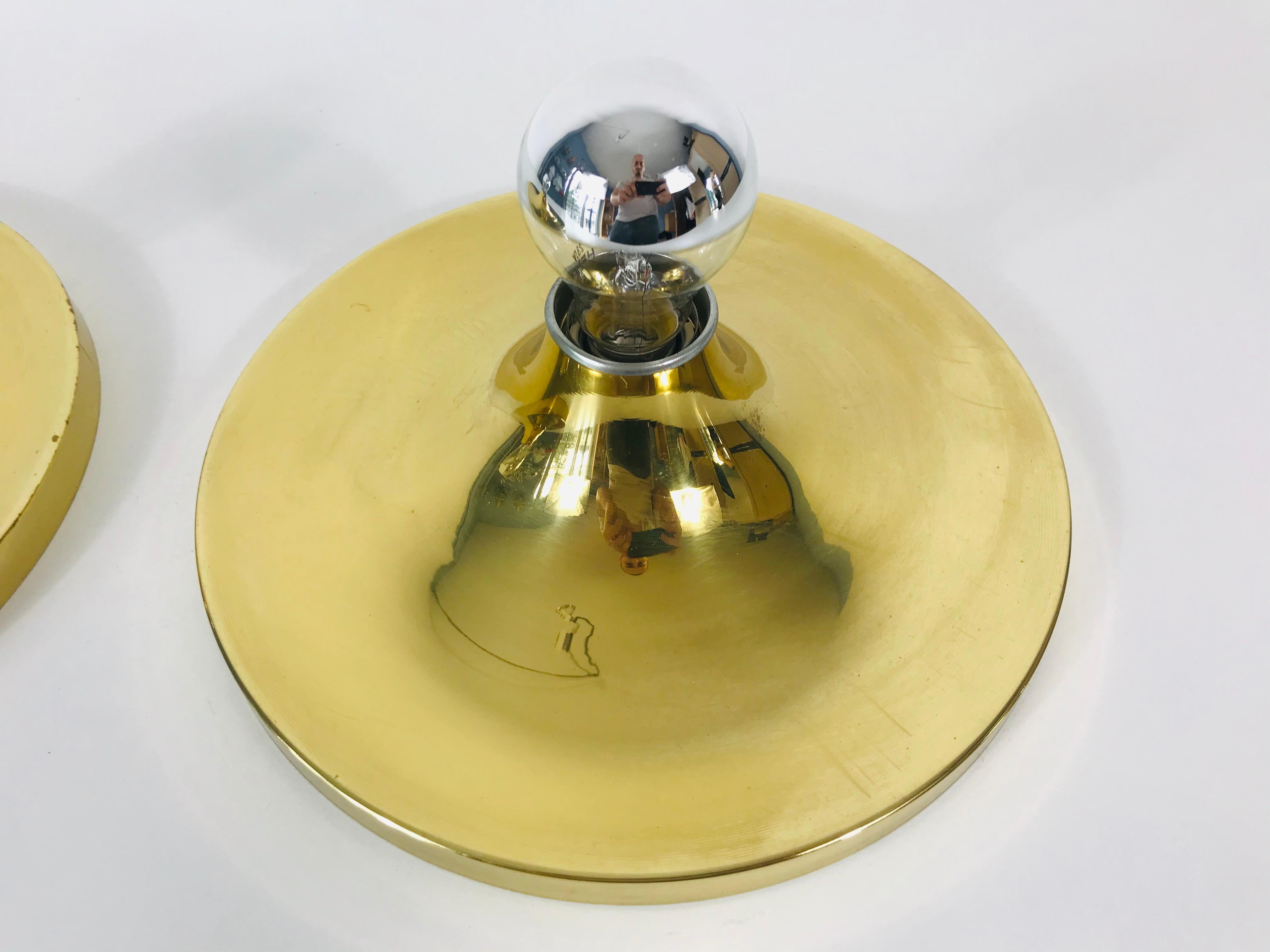 Außergewöhnliches Paar goldener Mid-Century-Modern-Wandlampen, 1960er Jahre, Deutschland (Metall) im Angebot