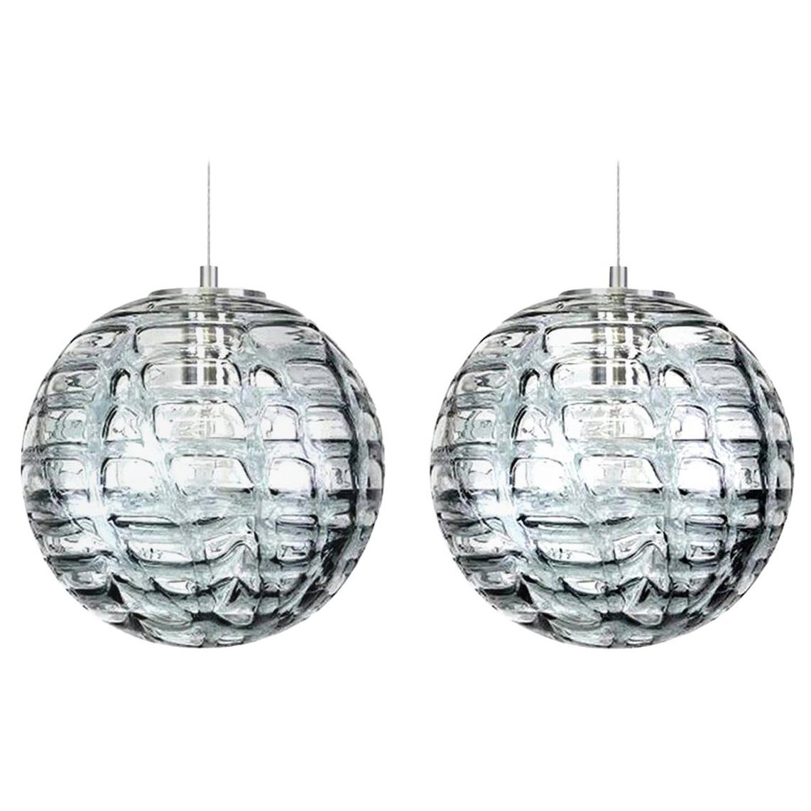 Exceptionnelle paire de lampes à suspension haut de gamme en verre de Murano gris de style Venini des années 1960
