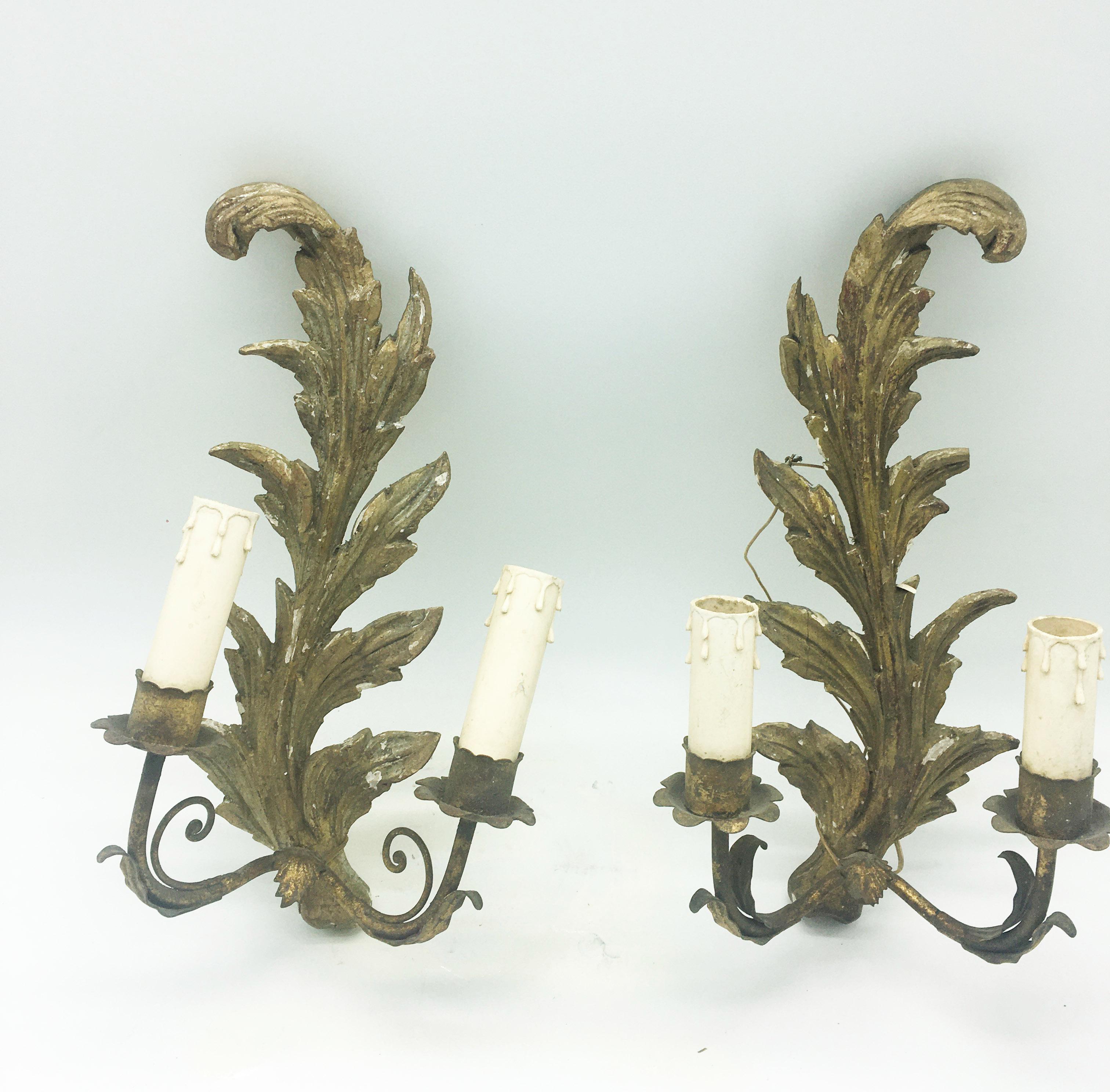 Mid-Century Modern Exceptional Pair of Italian Giltwood Wall Appliques For Sale