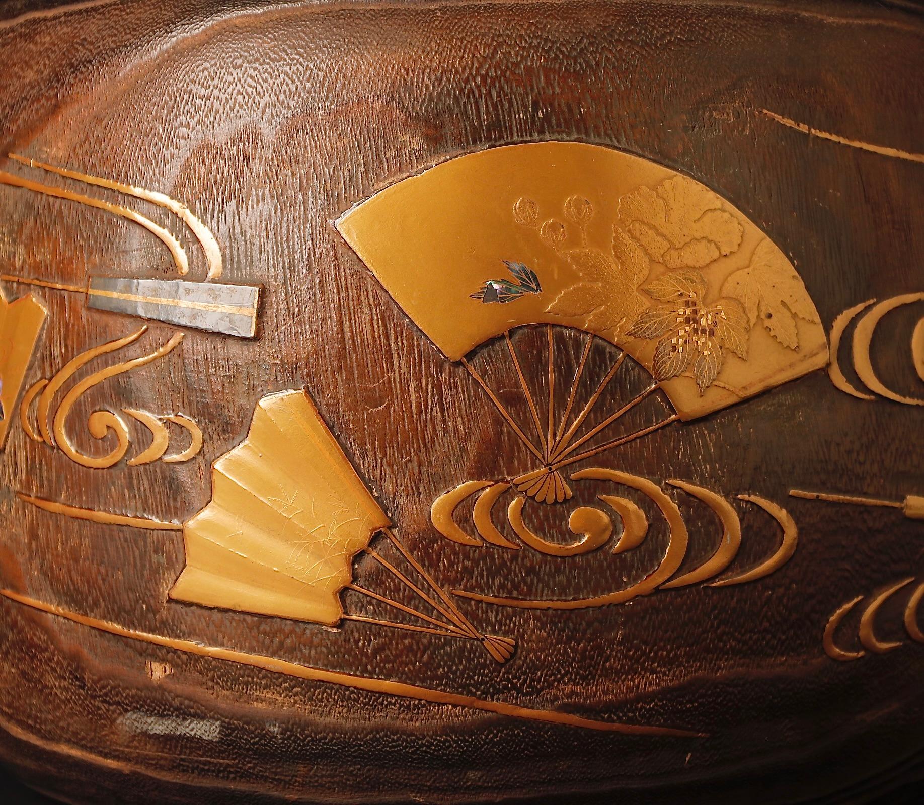 Exceptional Pair of Japanese Hibachi with Makie Lacquer – Edo to Meiji Period, 1 For Sale 5