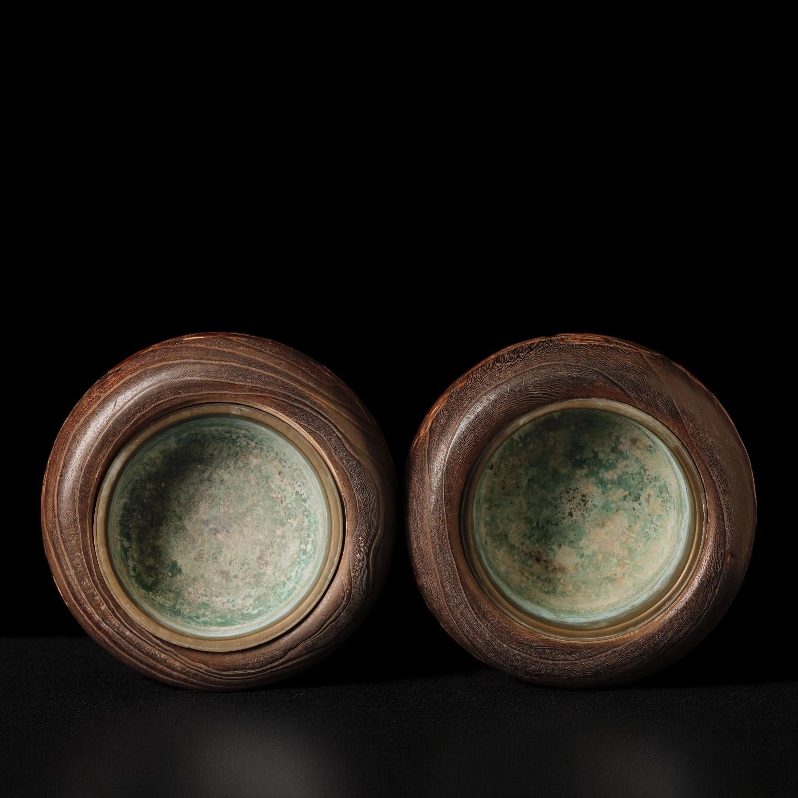 Exceptional Pair of Japanese Hibachi with Makie Lacquer – Edo to Meiji Period, 1 For Sale 12
