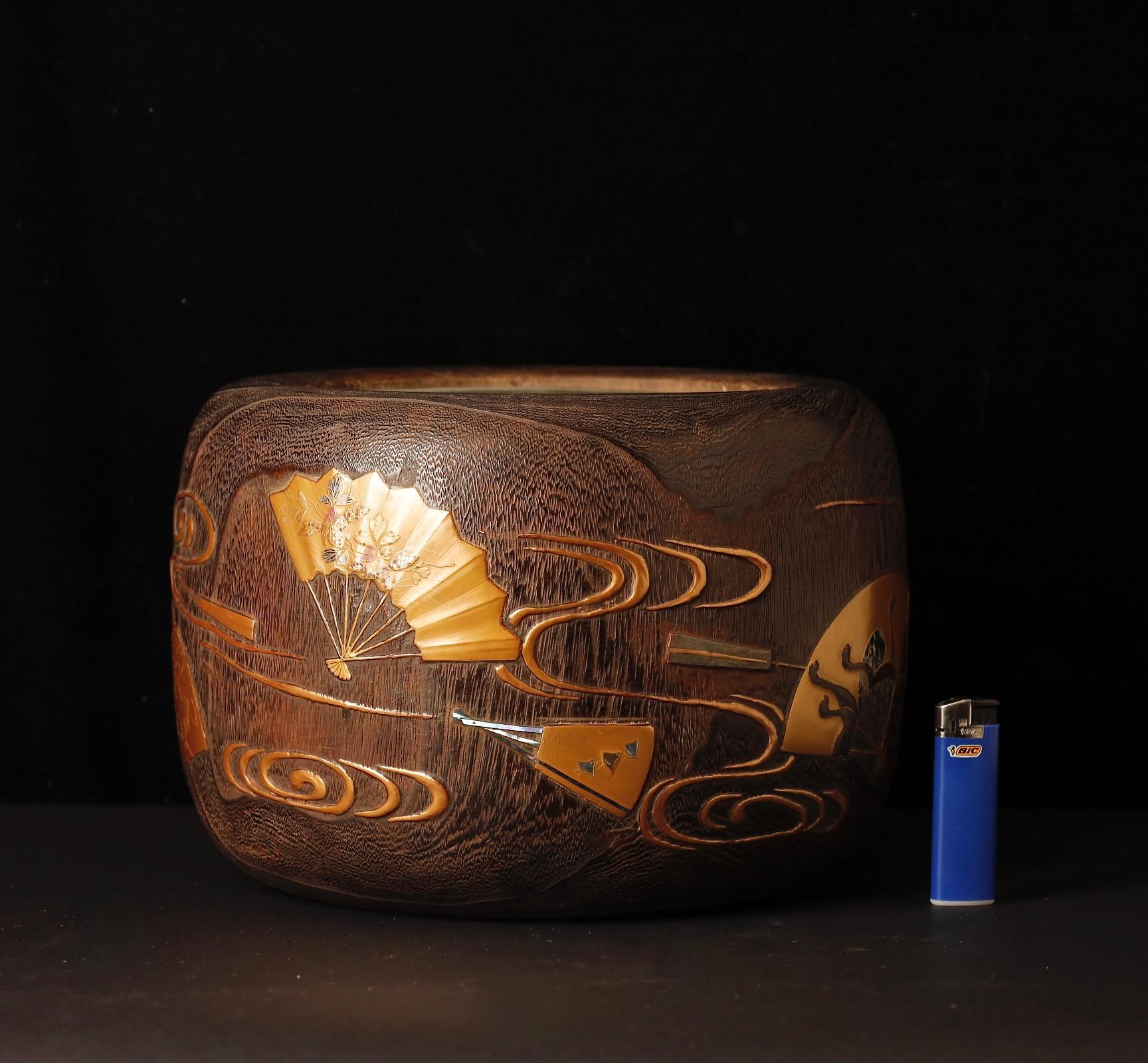 A superb and one-of-a-kind pair of large Japanese hibachi (charcoal braziers), crafted from kiri wood and richly decorated with makie gold lacquer. The surfaces are adorned with elegant motifs of hand fans, executed with extraordinary precision and
