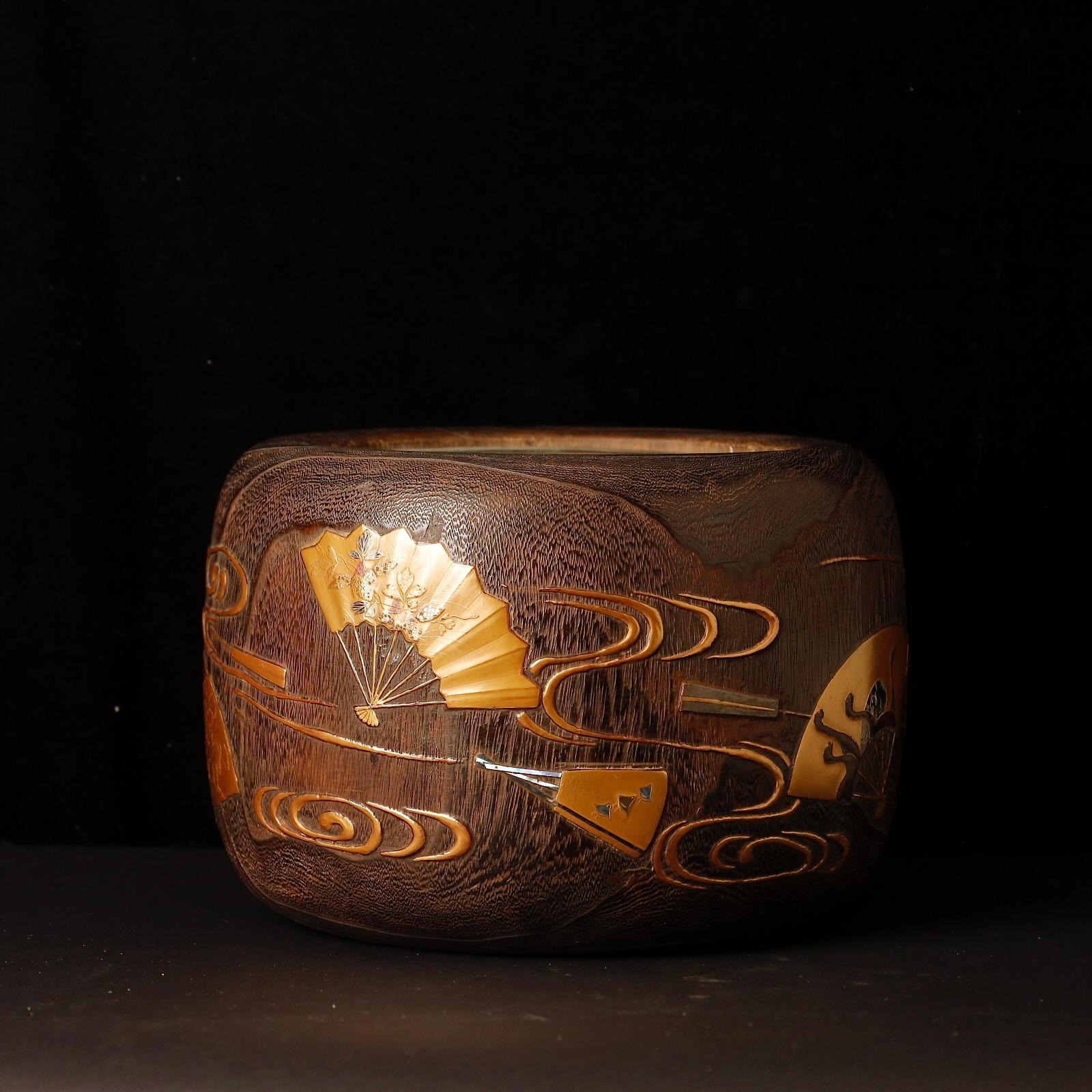 Gilt Exceptional Pair of Japanese Hibachi with Makie Lacquer – Edo to Meiji Period, 1 For Sale