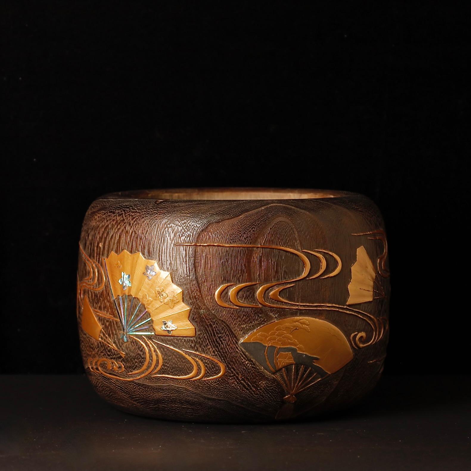 19th Century Exceptional Pair of Japanese Hibachi with Makie Lacquer – Edo to Meiji Period, 1 For Sale