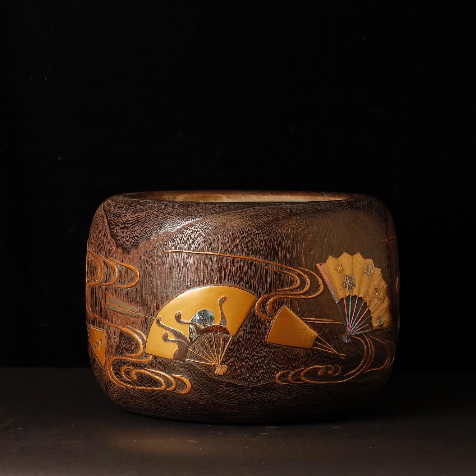 Wood Exceptional Pair of Japanese Hibachi with Makie Lacquer – Edo to Meiji Period, 1 For Sale