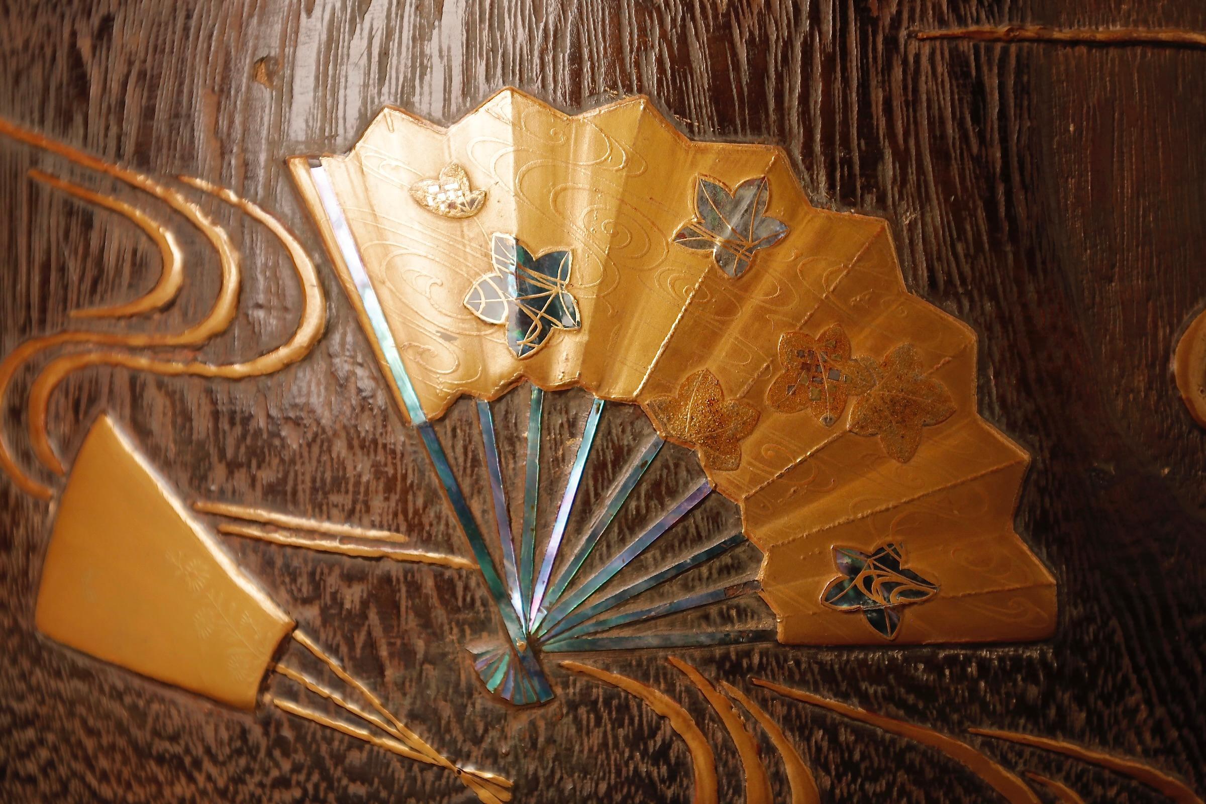 Exceptional Pair of Japanese Hibachi with Makie Lacquer – Edo to Meiji Period, 1 For Sale 1