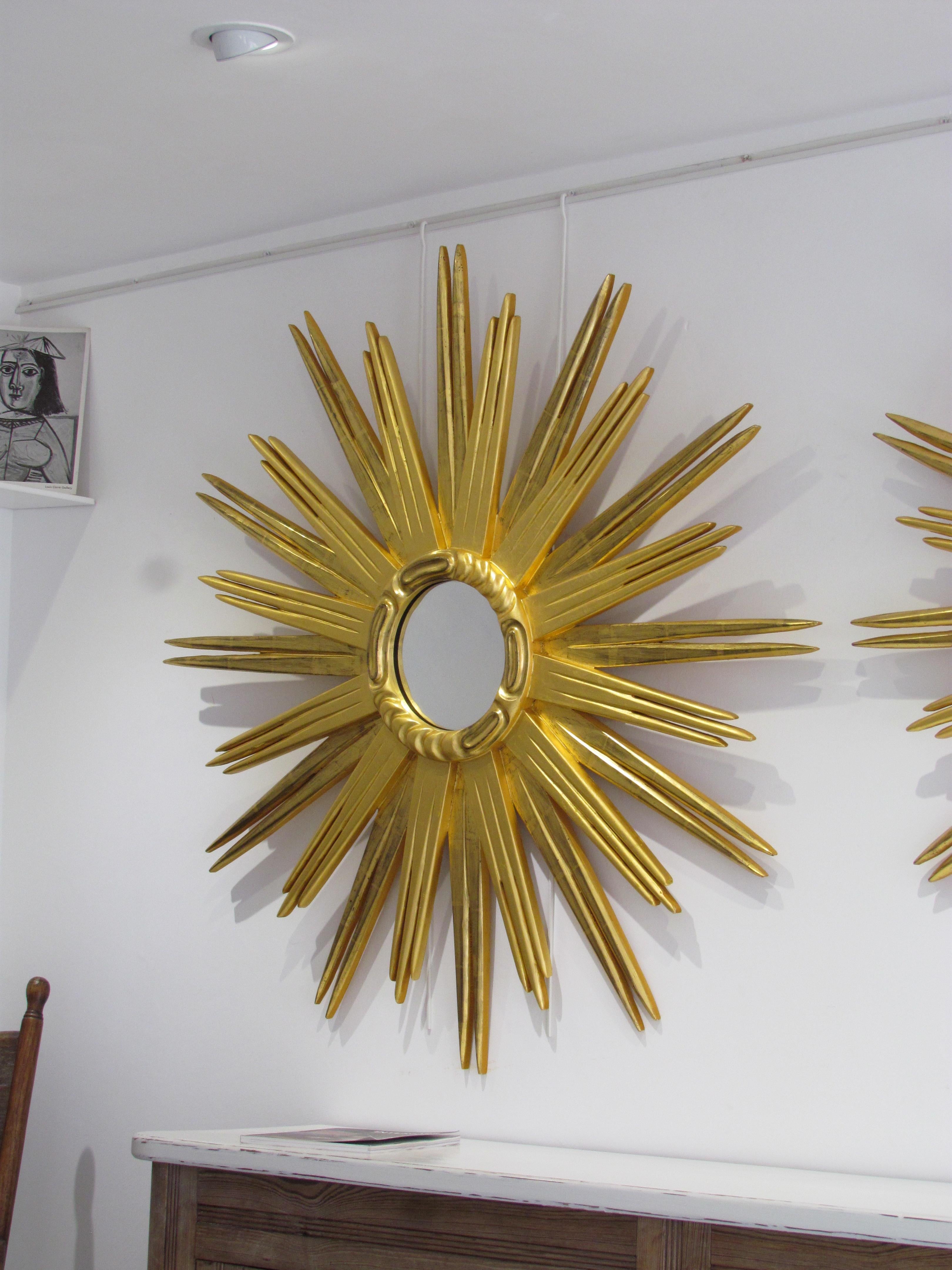 Anglais Exceptionnelle paire de grands miroirs Art Déco Sunburst