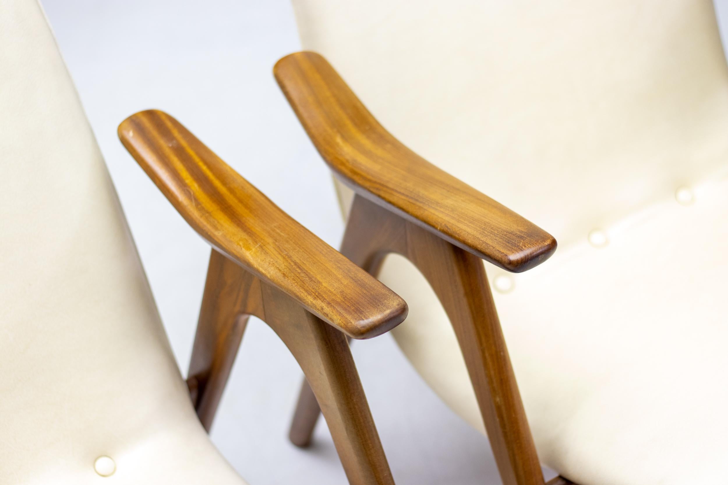 Exceptionnelle paire de chaises longues en noyer de Louis Van Teeffelen en vente 4