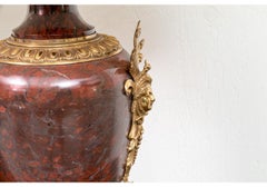 Exceptionnelle paire de lampes de table en porphyre de style néoclassique