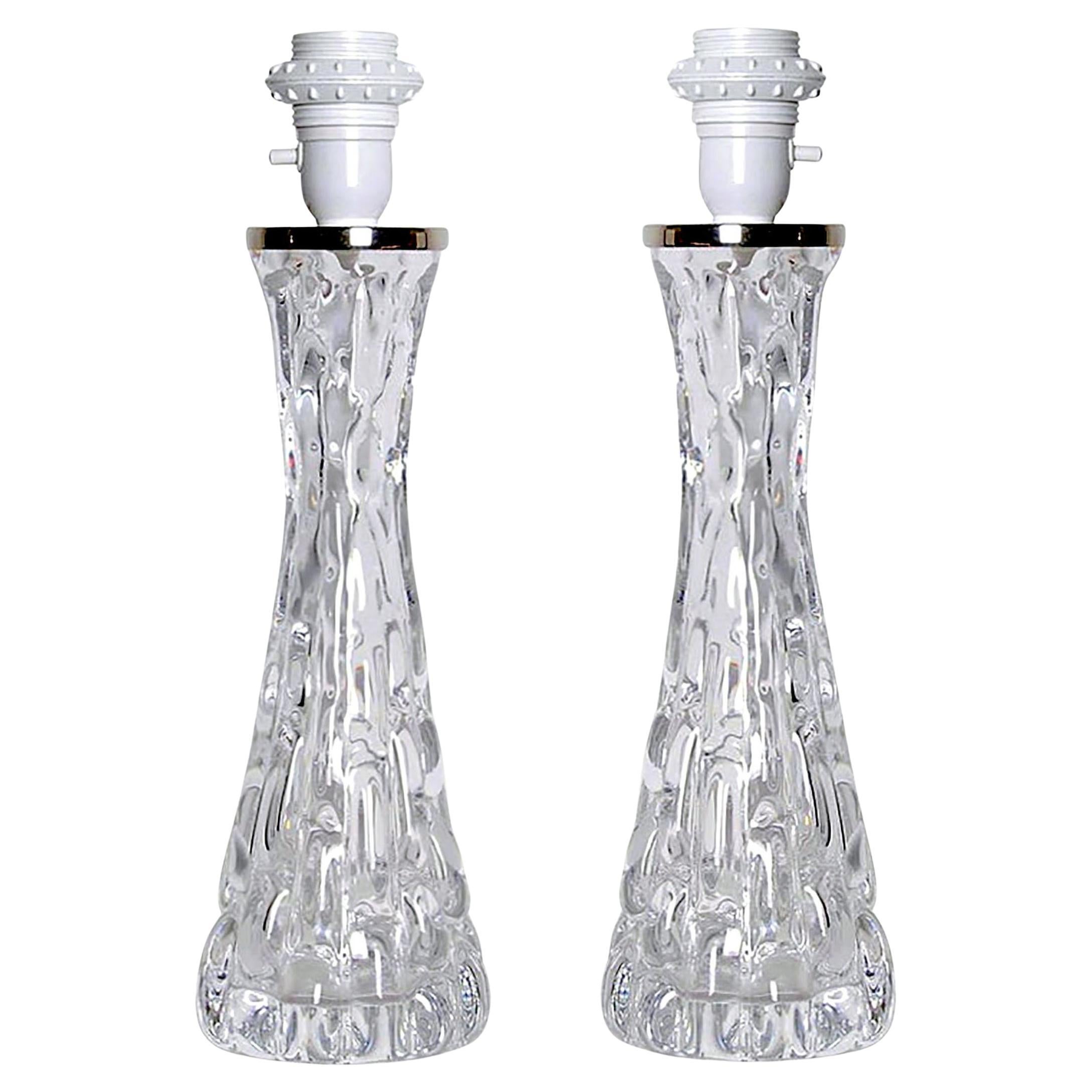 Exceptionnelle paire de lampes de table Orrefors en cristal lourd et en nickel poli