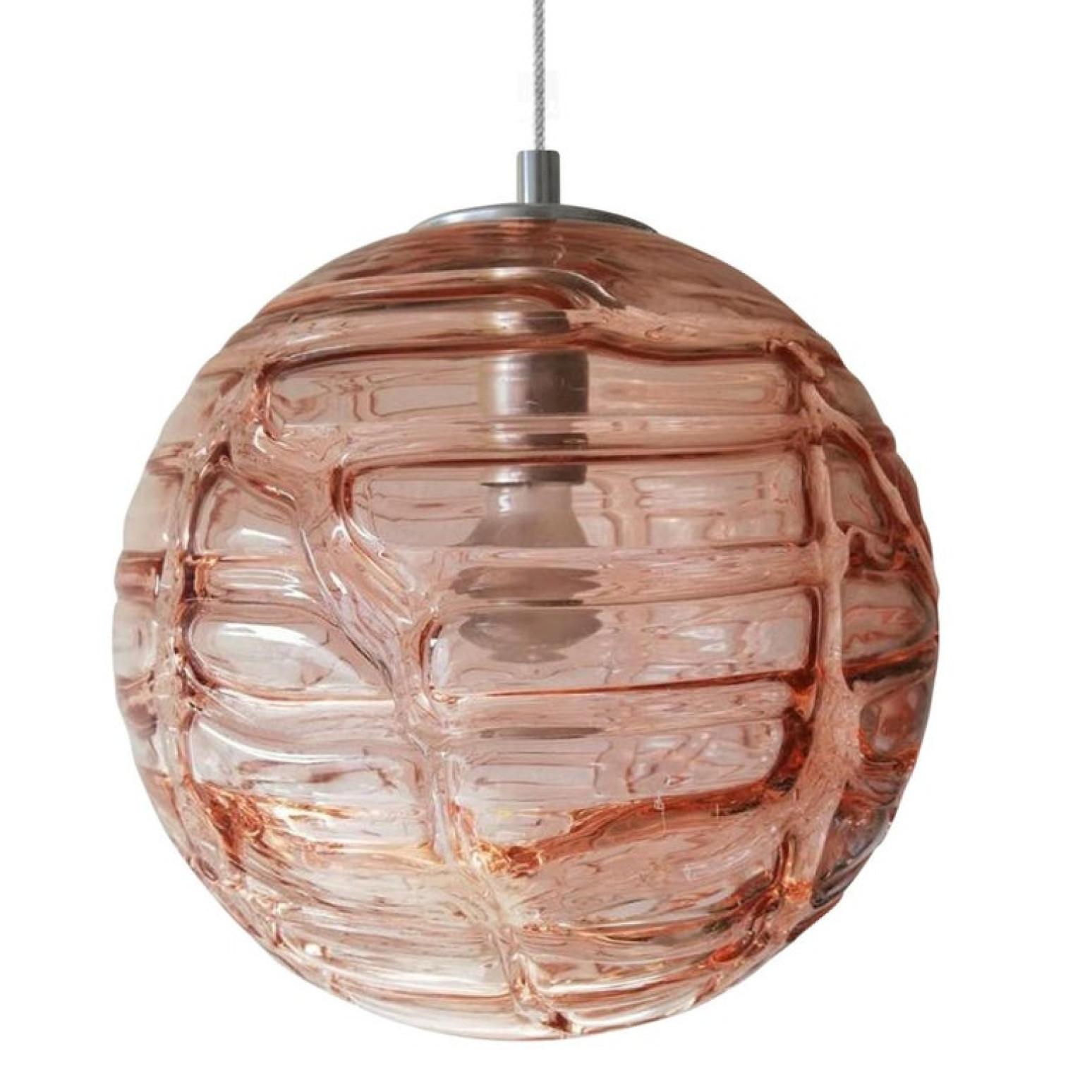 Autre Exceptionnelle paire de lampes à suspension en verre de Murano rose de style Venini, 1960 en vente