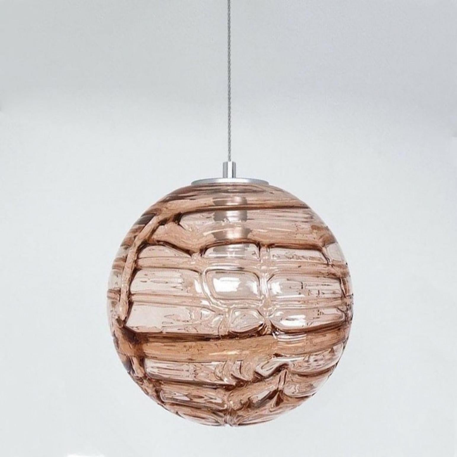 Milieu du XXe siècle Exceptional Pair of Pink Murano Glass Pendant Lights Venini Style, 1960 en vente