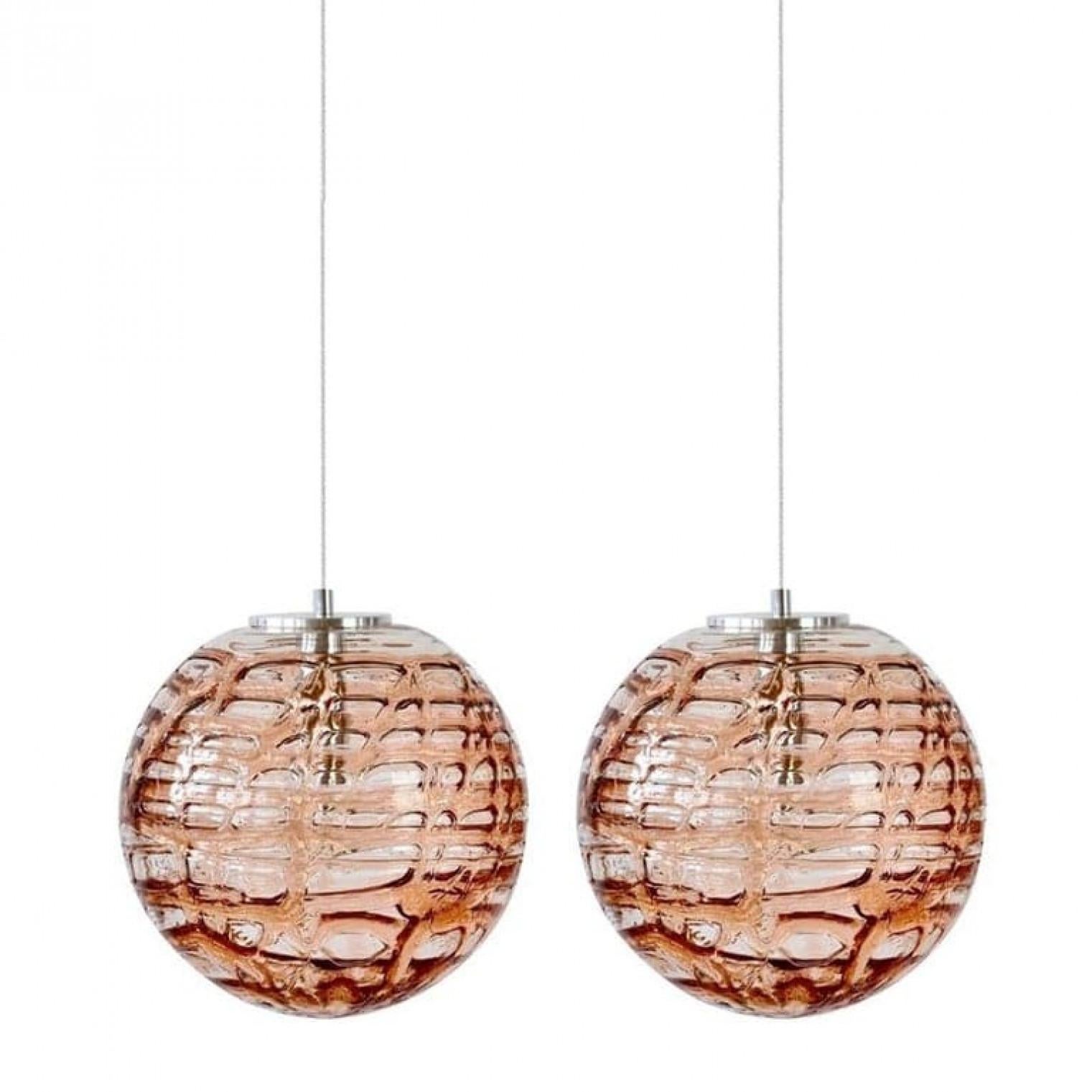 Acier Exceptional Pair of Pink Murano Glass Pendant Lights Venini Style, 1960 en vente