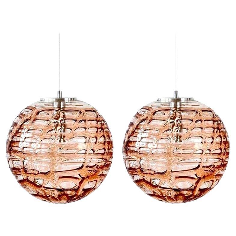 Exceptionnelle paire de lampes à suspension en verre de Murano rose de style Venini, 1960