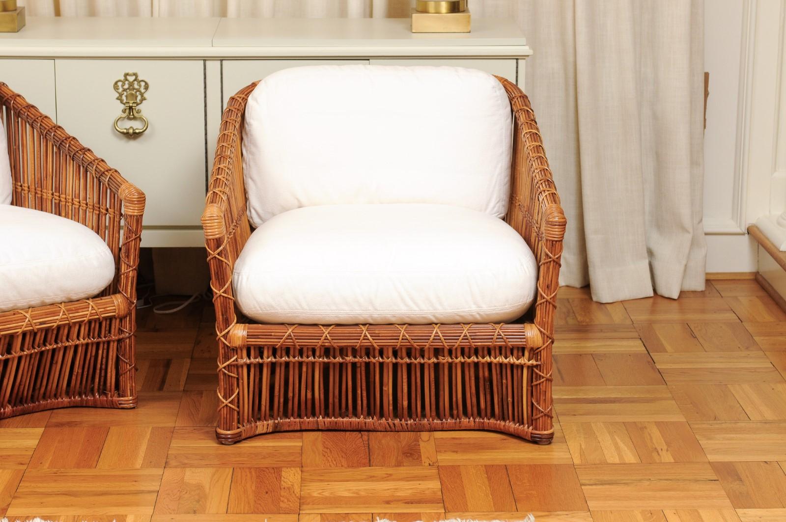 Exceptionnelle paire de chaises longues en rotin et cannage de McGuire, vers 1975 Excellent état - En vente à Atlanta, GA