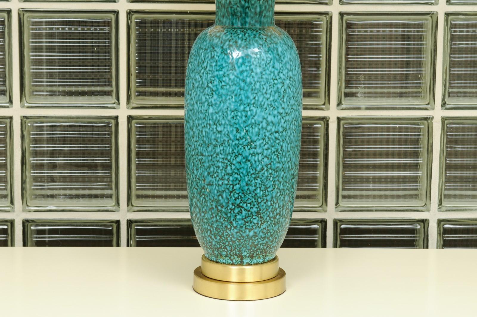 Milieu du XXe siècle Exceptionnelle paire de lampes en céramique italienne restaurée en turquoise:: circa 1960 en vente