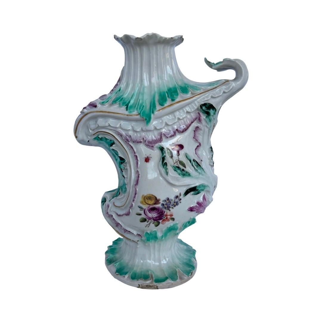 Fatto a mano Eccezionale coppia di vasi in porcellana rococò di Derby, Inghilterra, 1755-1765 ca. in vendita