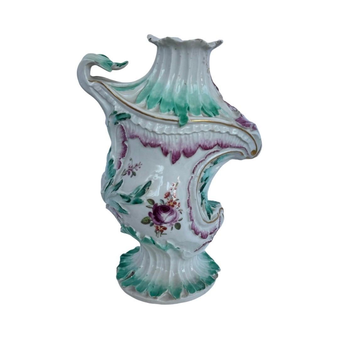 Eccezionale coppia di vasi in porcellana rococò di Derby, Inghilterra, 1755-1765 ca. In condizioni buone in vendita a CANNES, FR