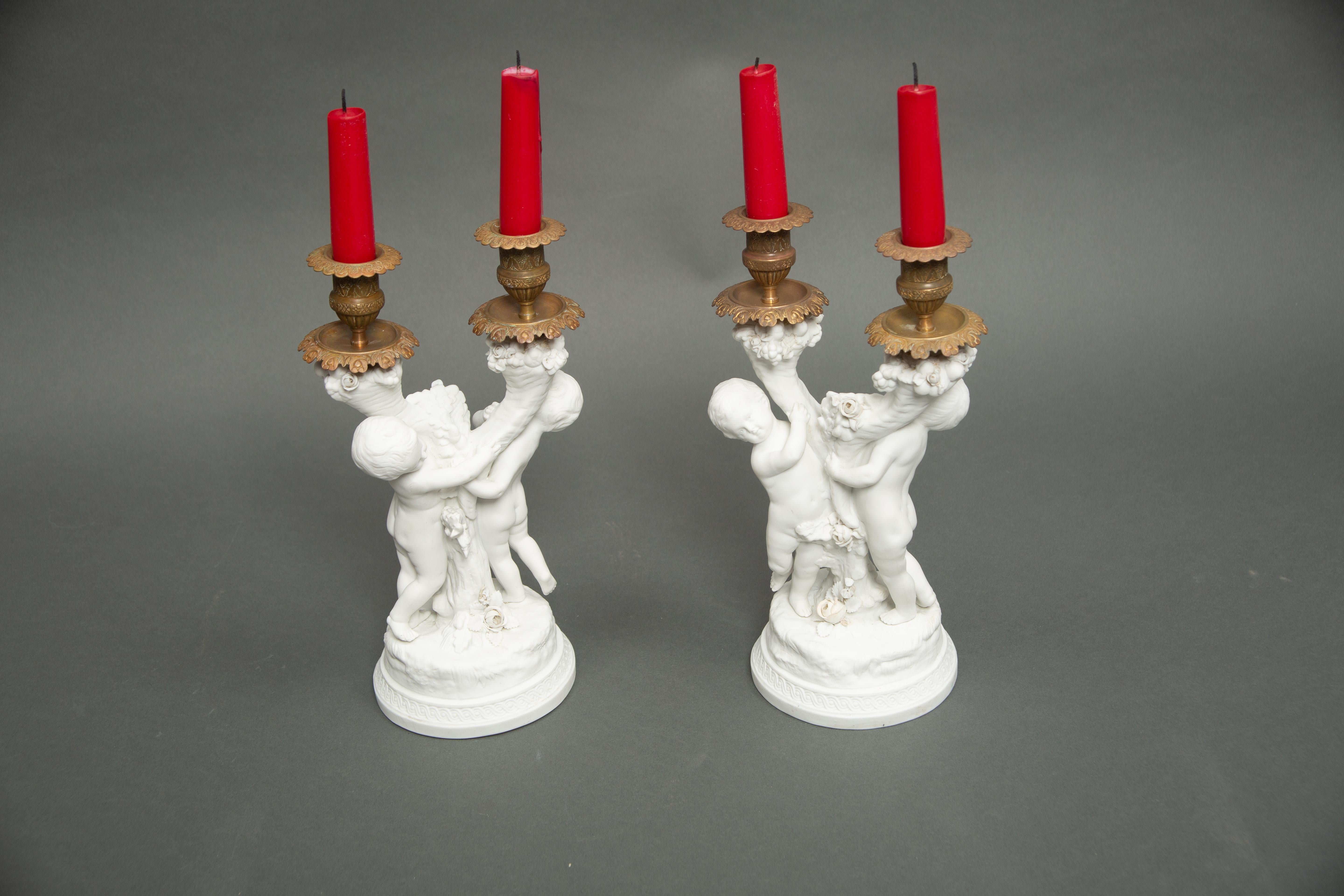 Eccezionale coppia di portacandele in bronzo e biscotto di Sèvres (1758-1815) in vendita 4