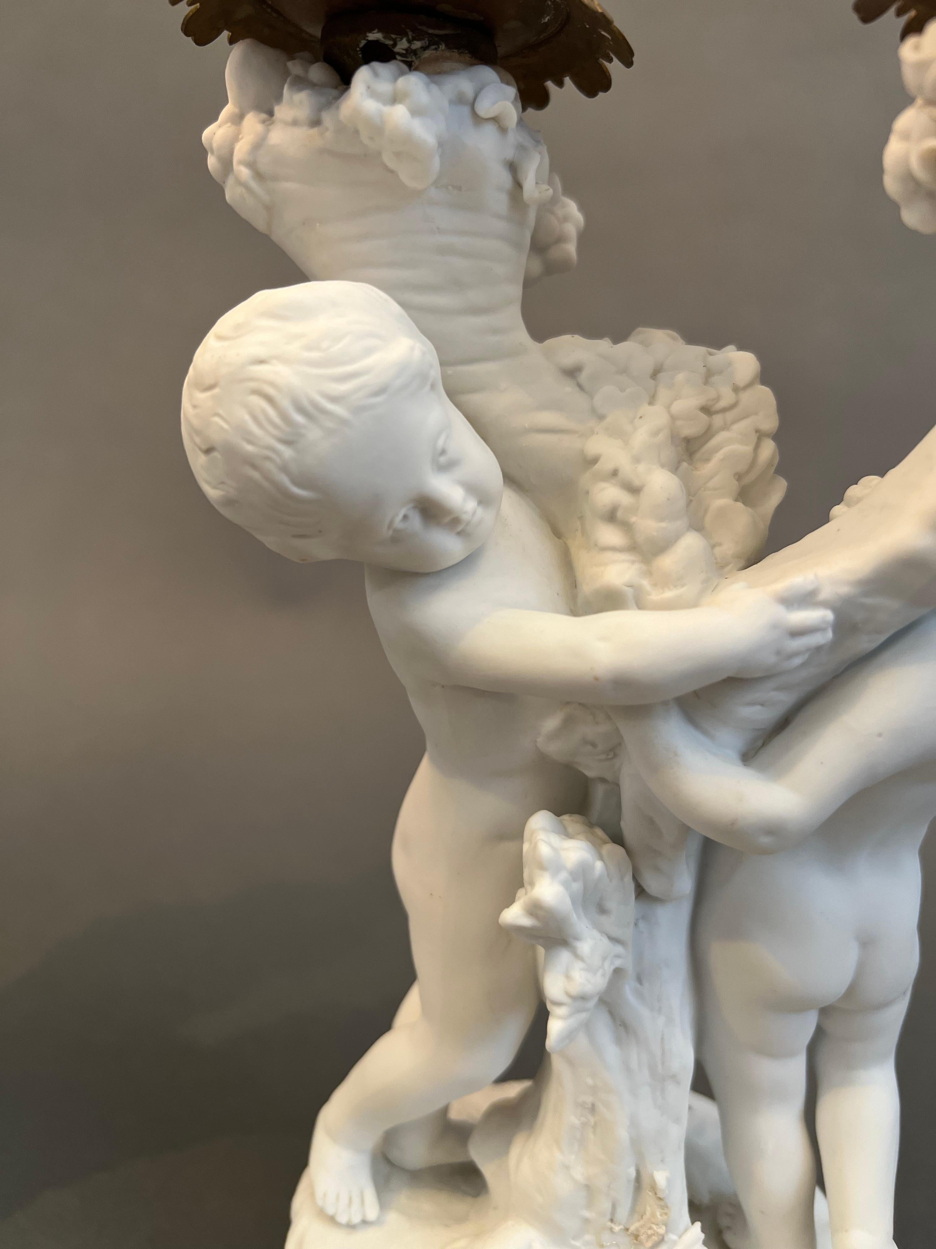 Eccezionale coppia di portacandele in bronzo e biscotto di Sèvres (1758-1815) in vendita 2