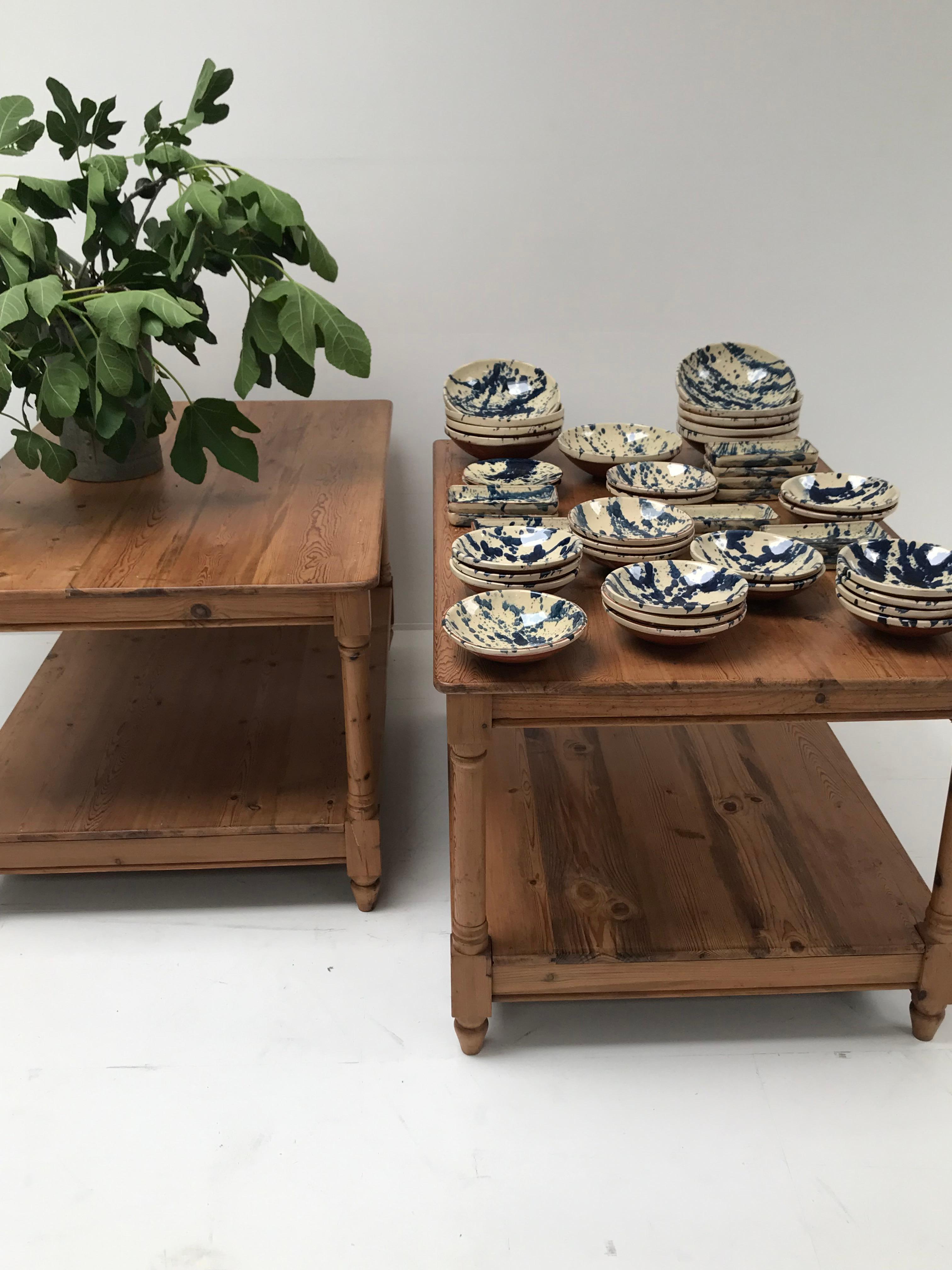 Exceptional Pair of Small Drapiers Tables For Sale 6